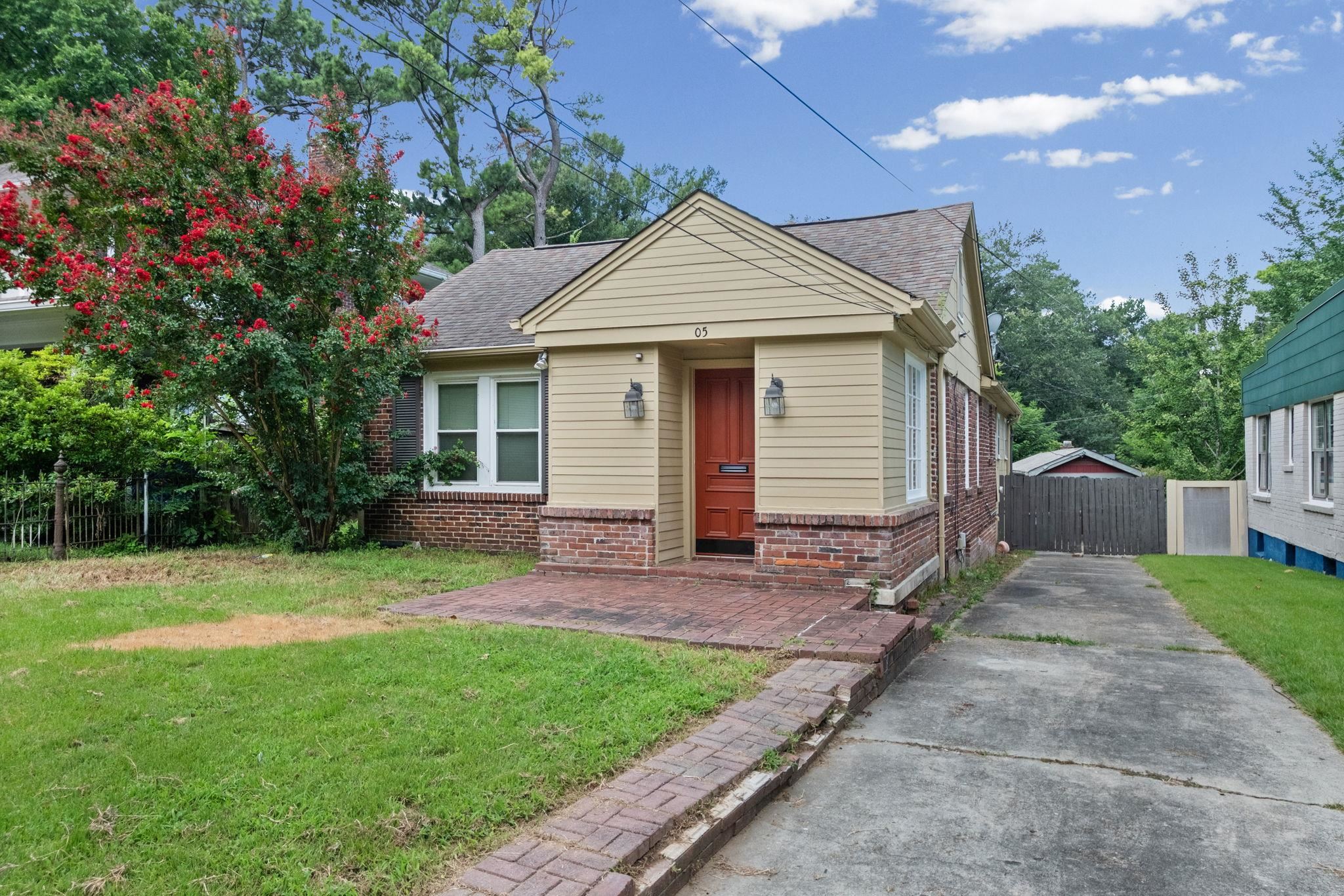 405 Haynes St Property Photo 3