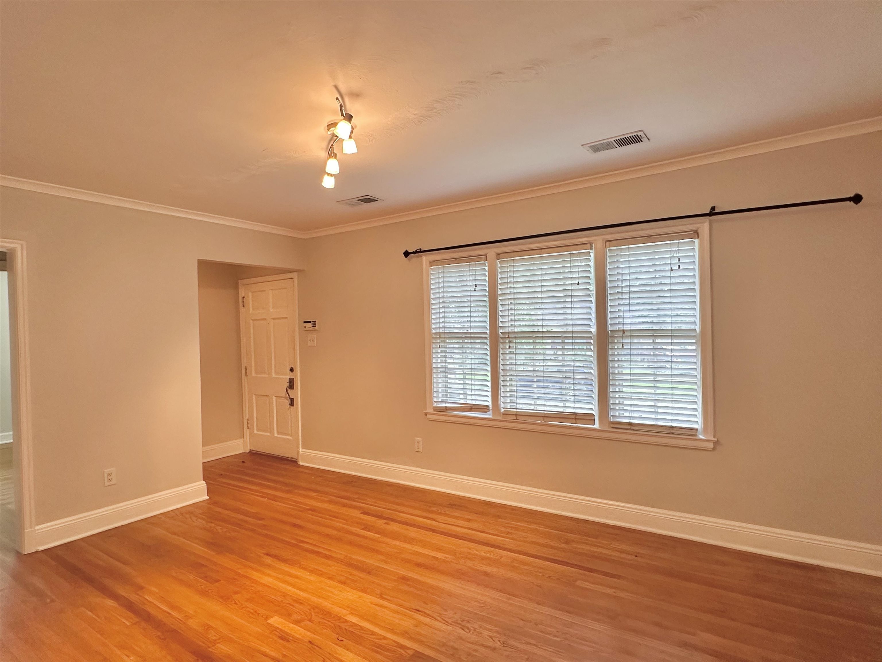 758 Buck St Property Photo 3