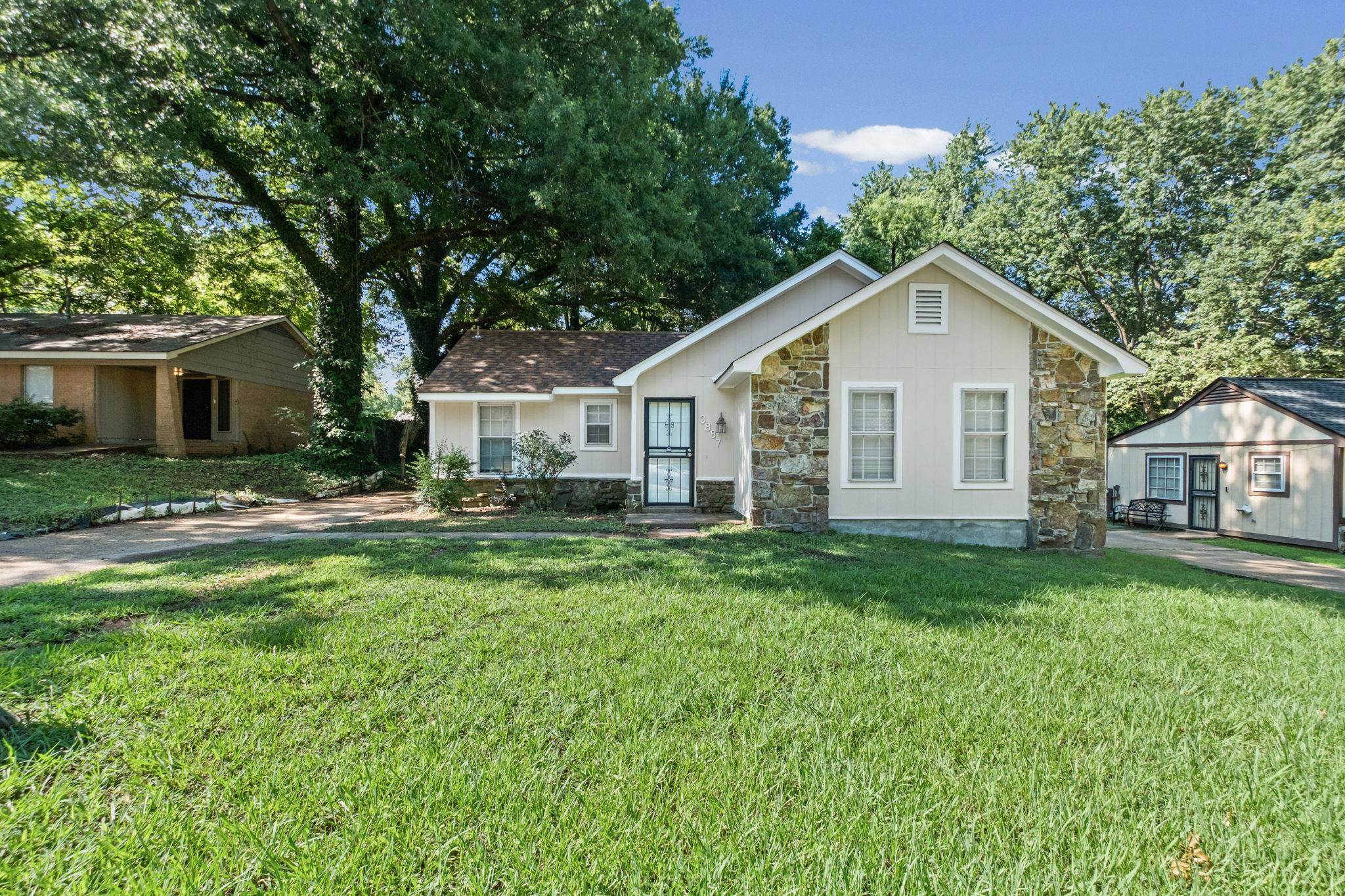 3887 HOUGHTON CV Property Photo 1