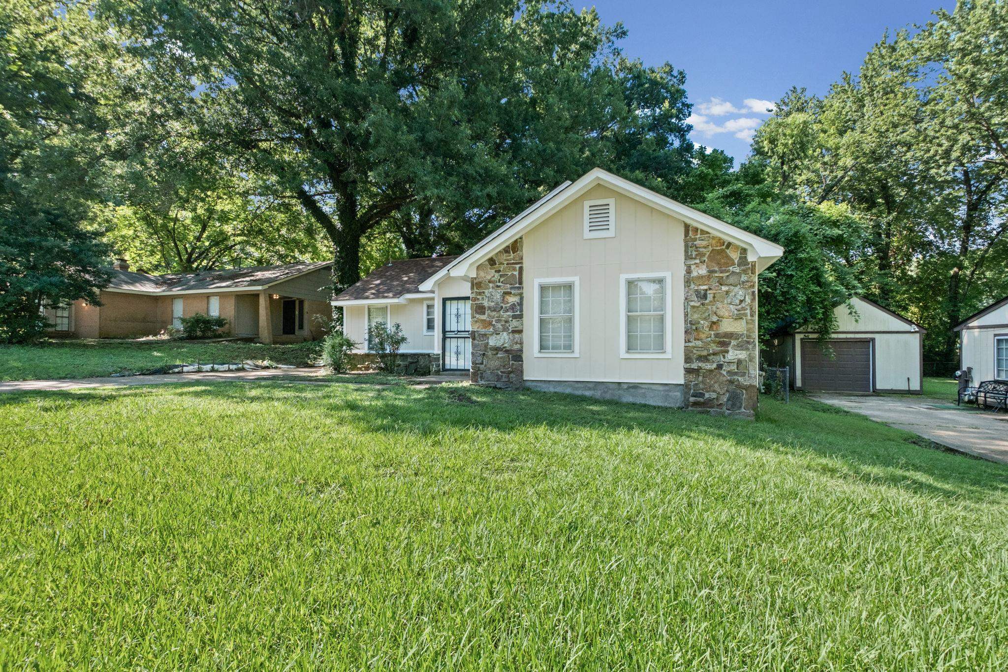 3887 Houghton Cv Property Photo 2
