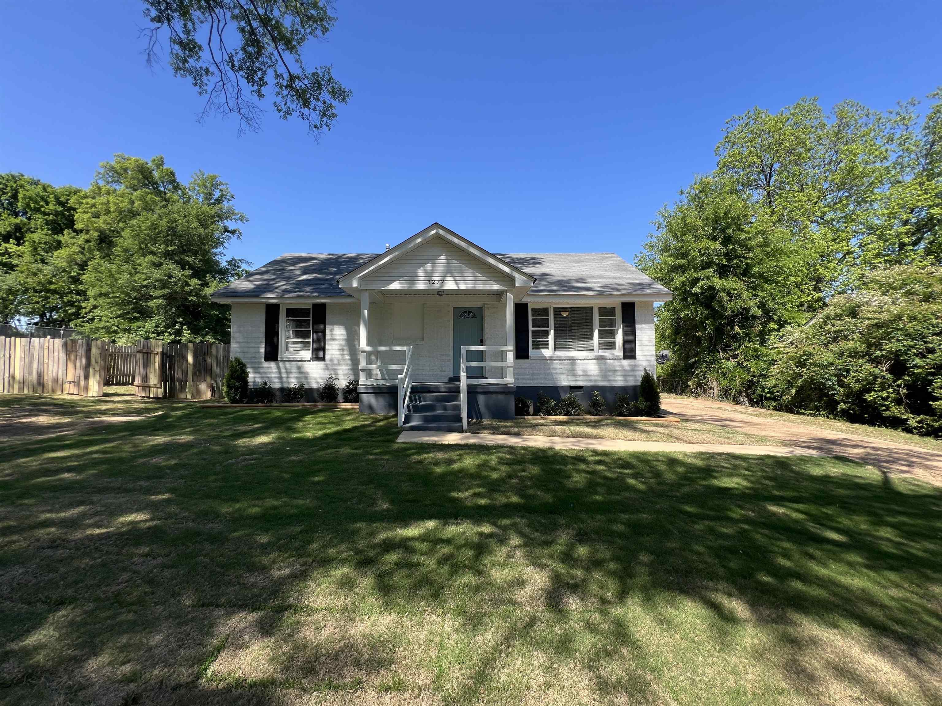 3277 Beechmont St Property Photo 1