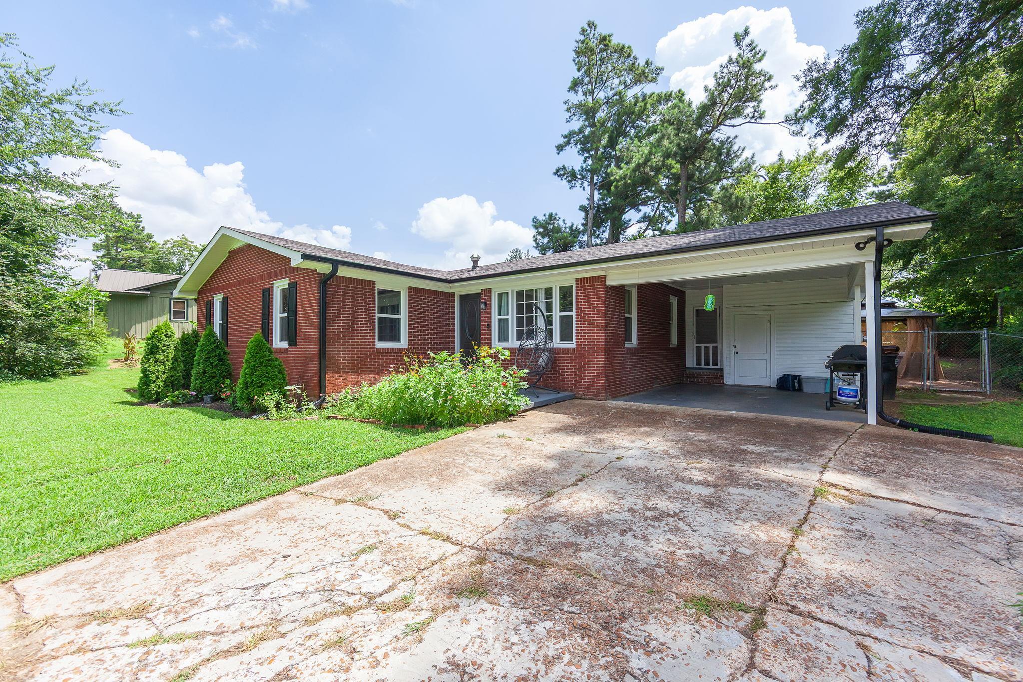 16 Oak Grove Rd Property Photo 2