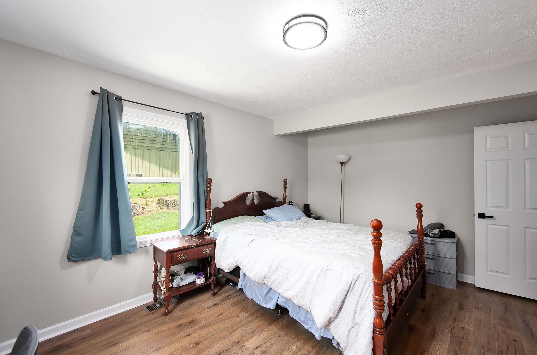 16 Oak Grove Rd Property Photo 17