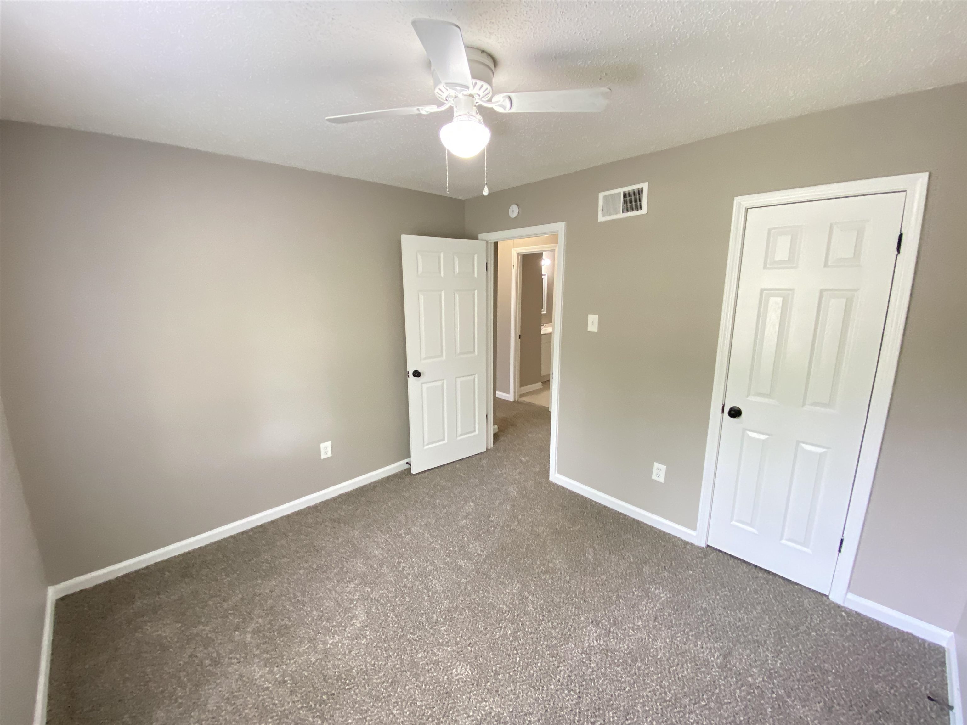 5162 Broken Oak Dr Property Photo 3