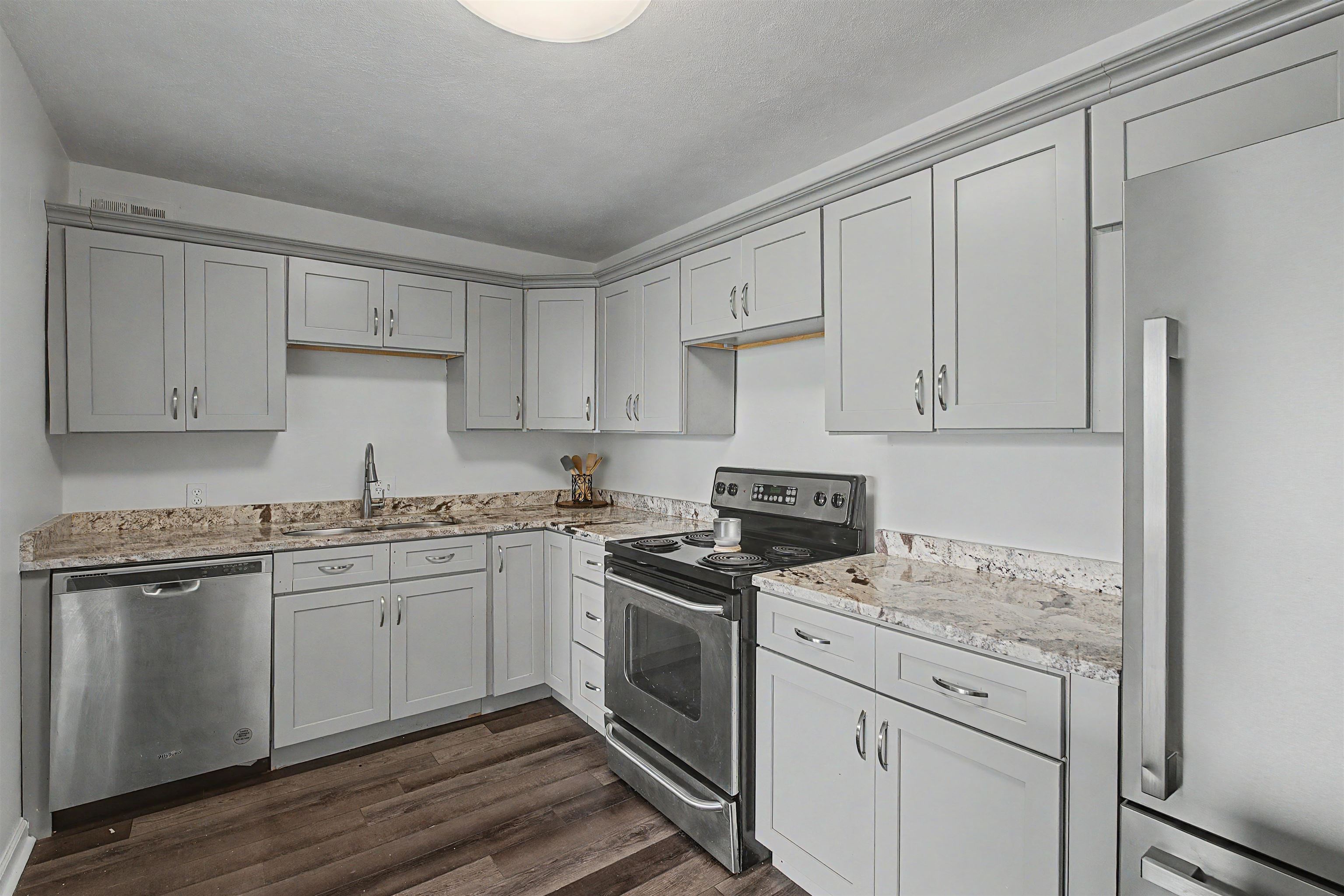 2277 Union Ave 412 Property Photo 3