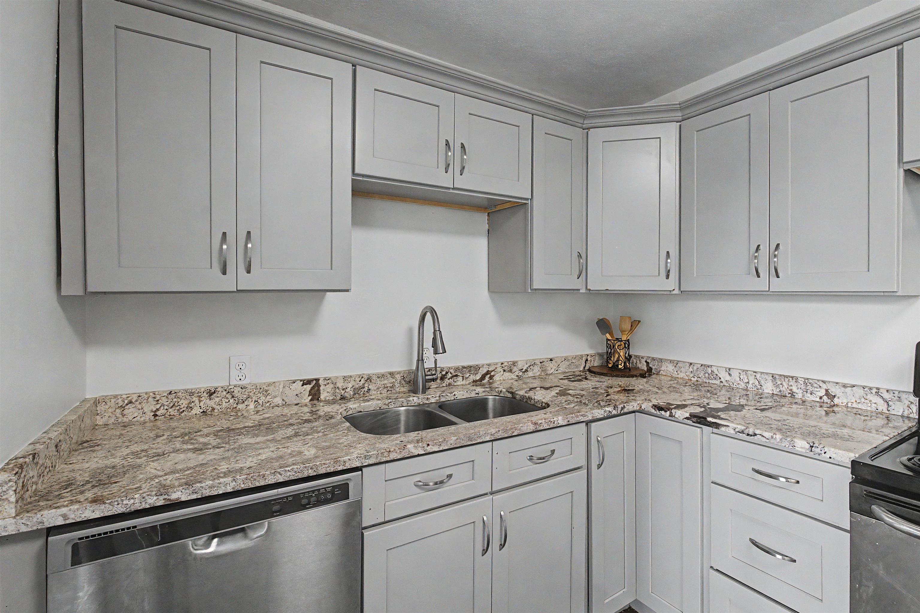 2277 Union Ave 412 Property Photo 4