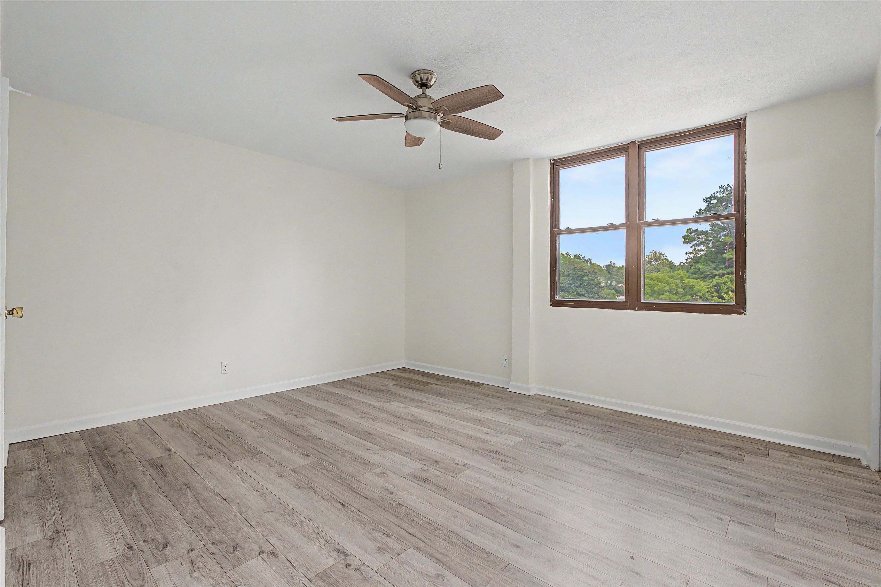 2277 Union Ave 412 Property Photo 13