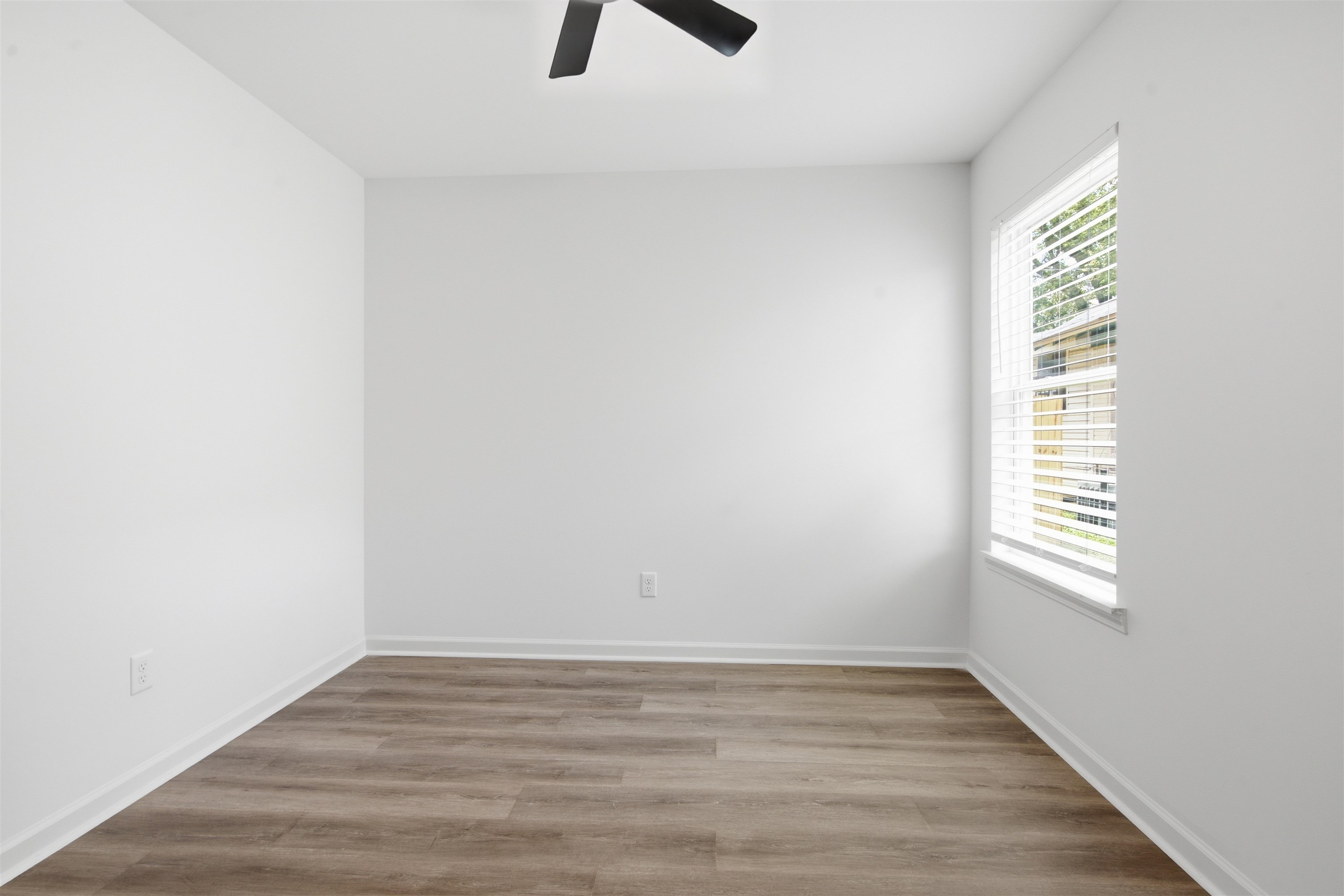1211 Snowden Ave Property Photo 30