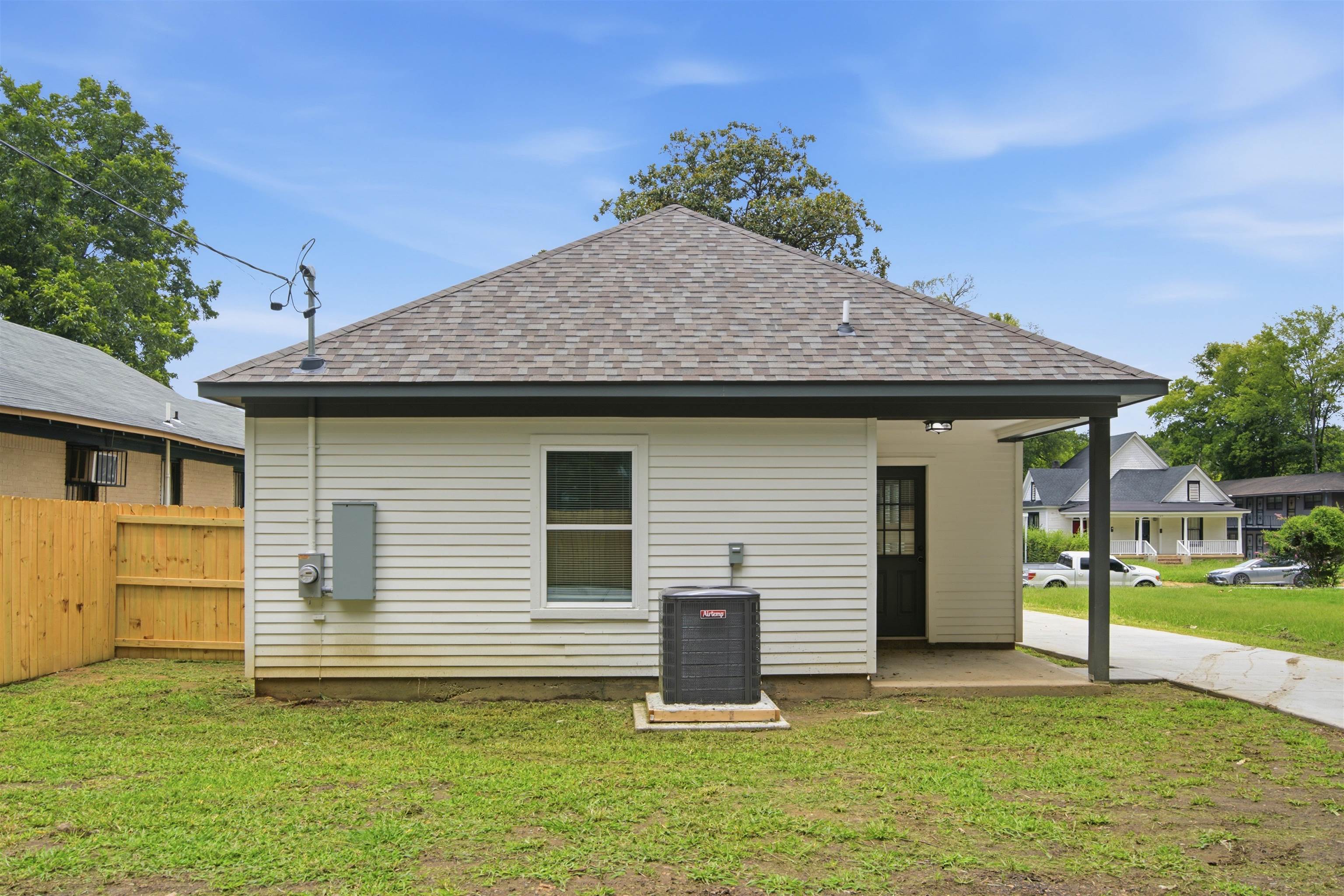 1211 Snowden Ave Property Photo 38