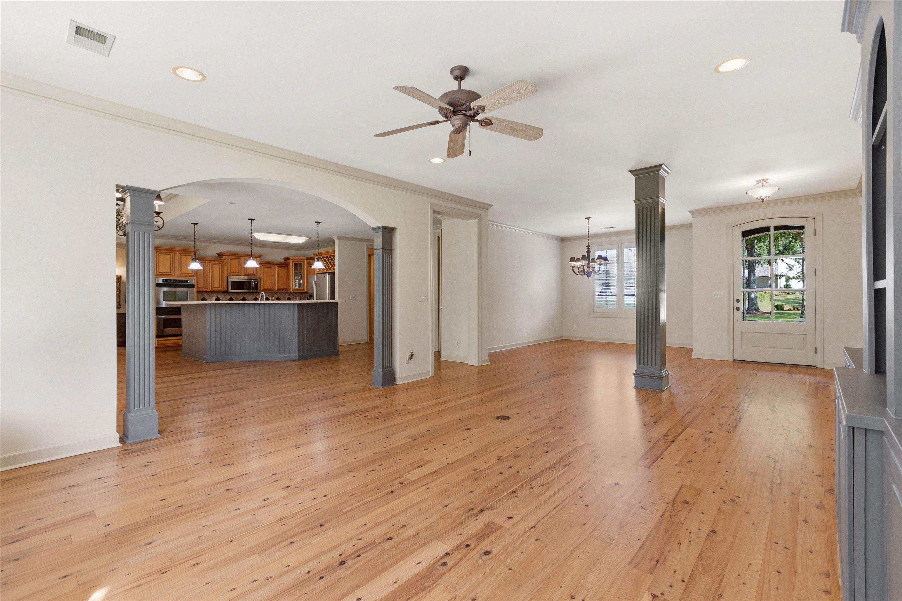 10211 Statfield Dr Property Photo 11