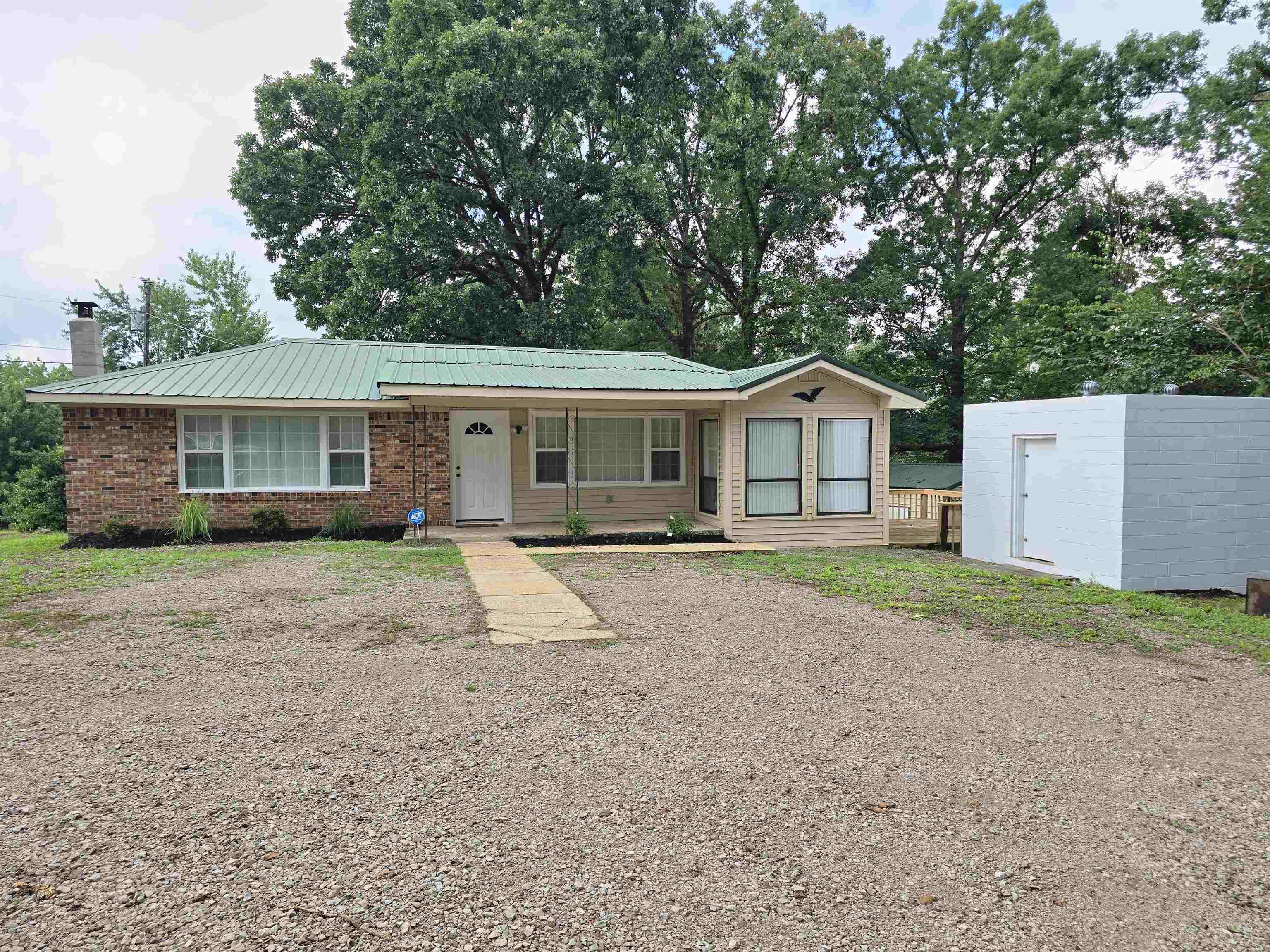 745 Stag Ln Property Photo 1
