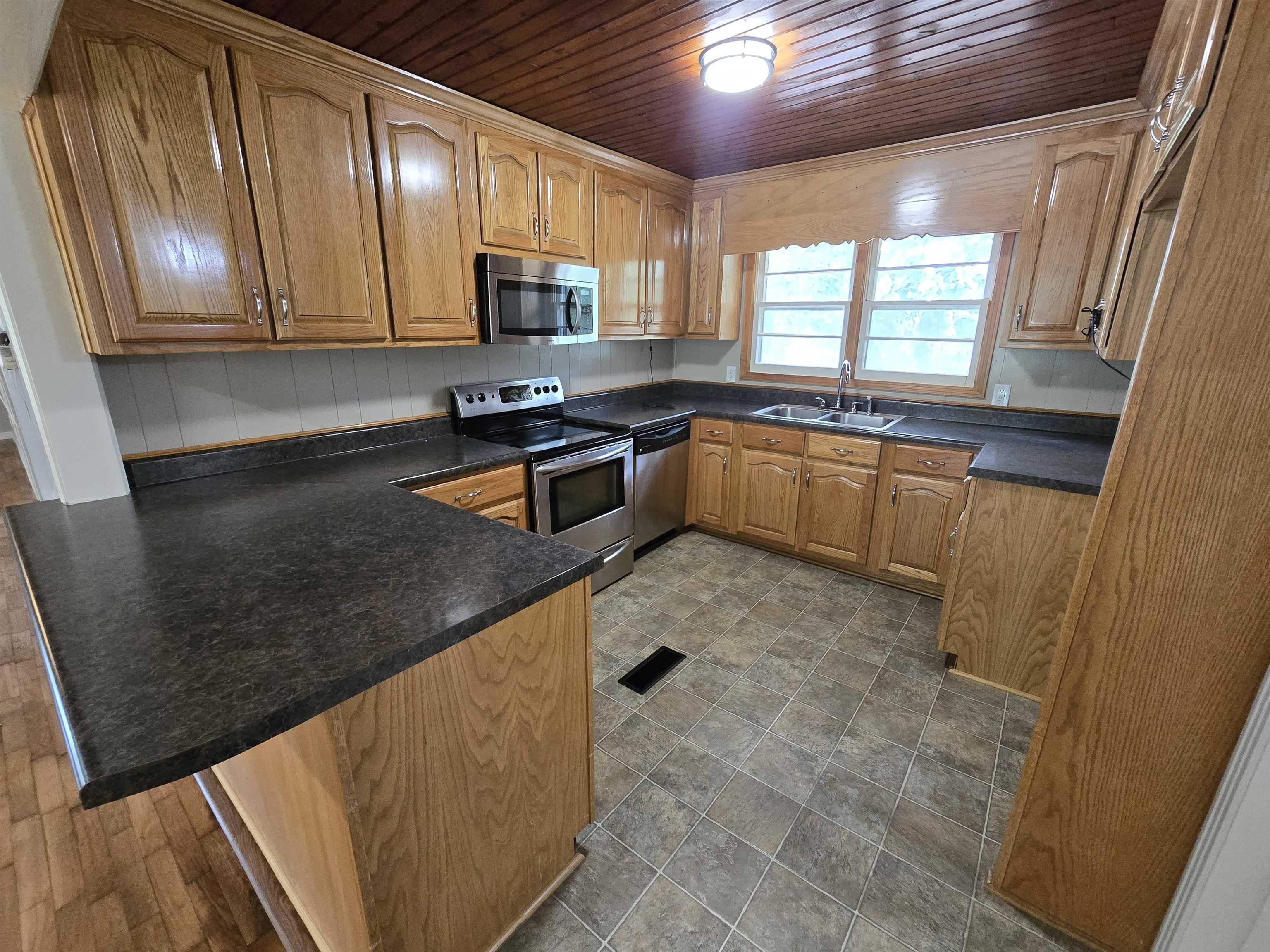 745 Stag Ln Property Photo 2