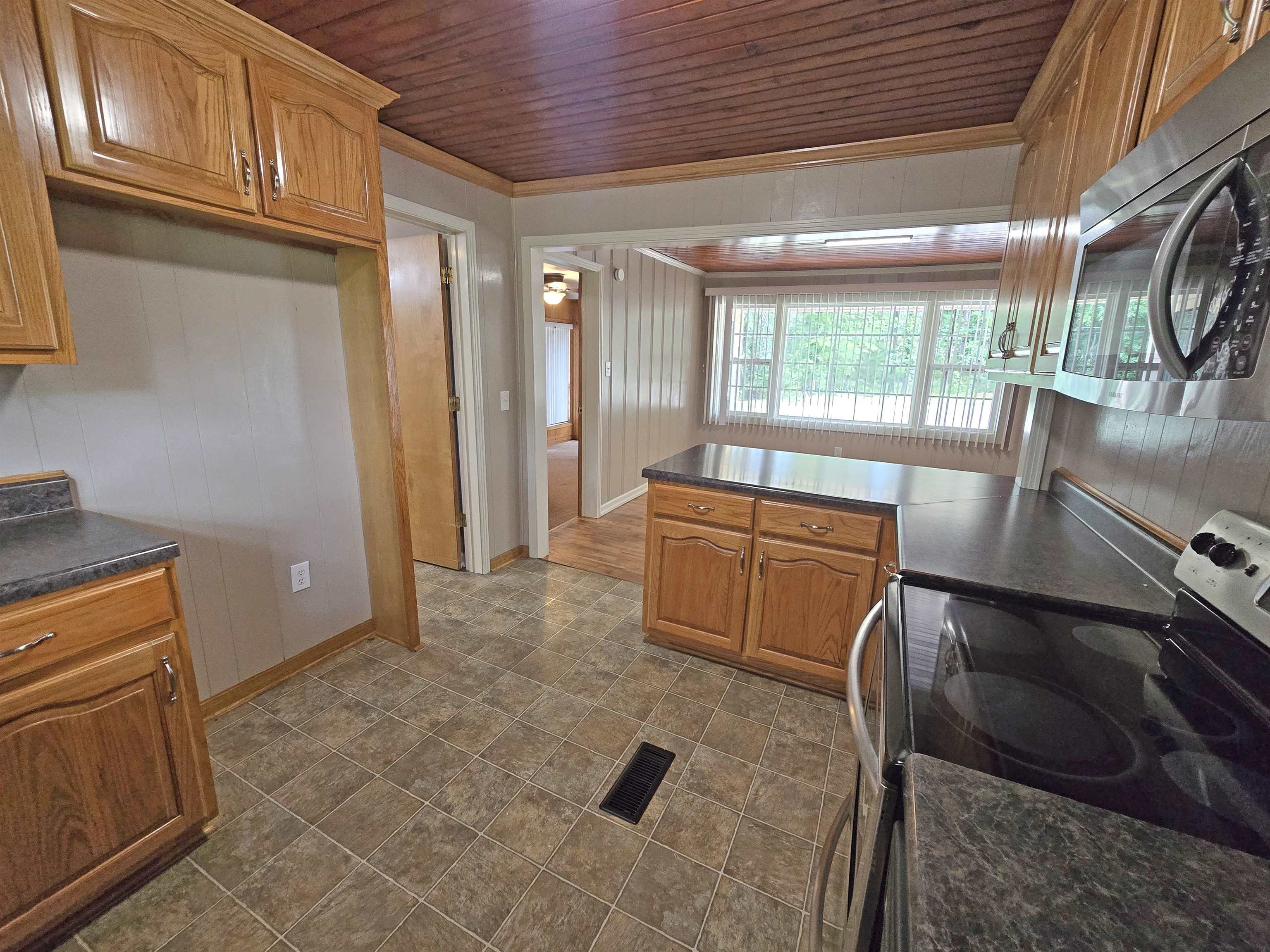 745 Stag Ln Property Photo 4