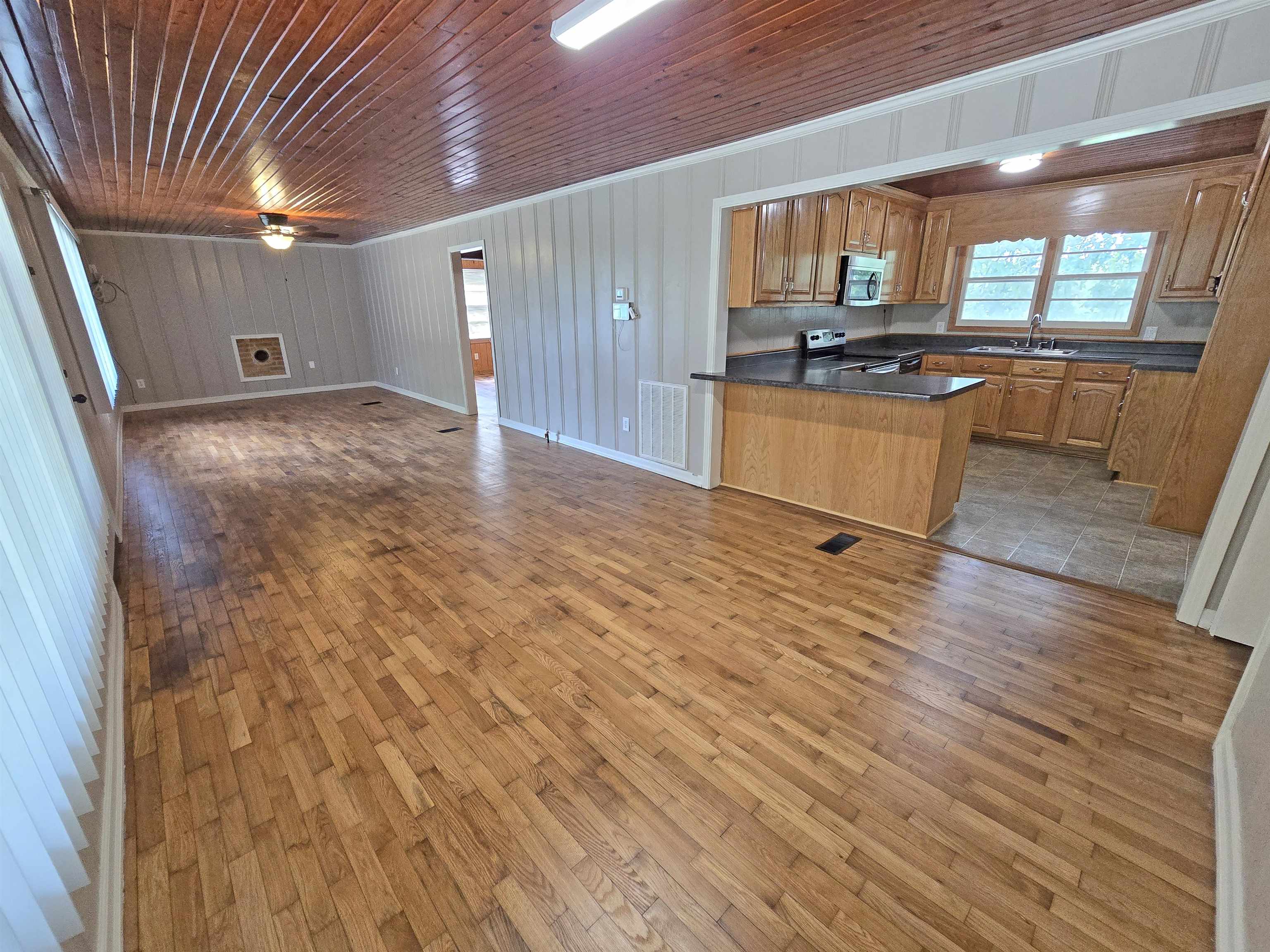 745 Stag Ln Property Photo 5