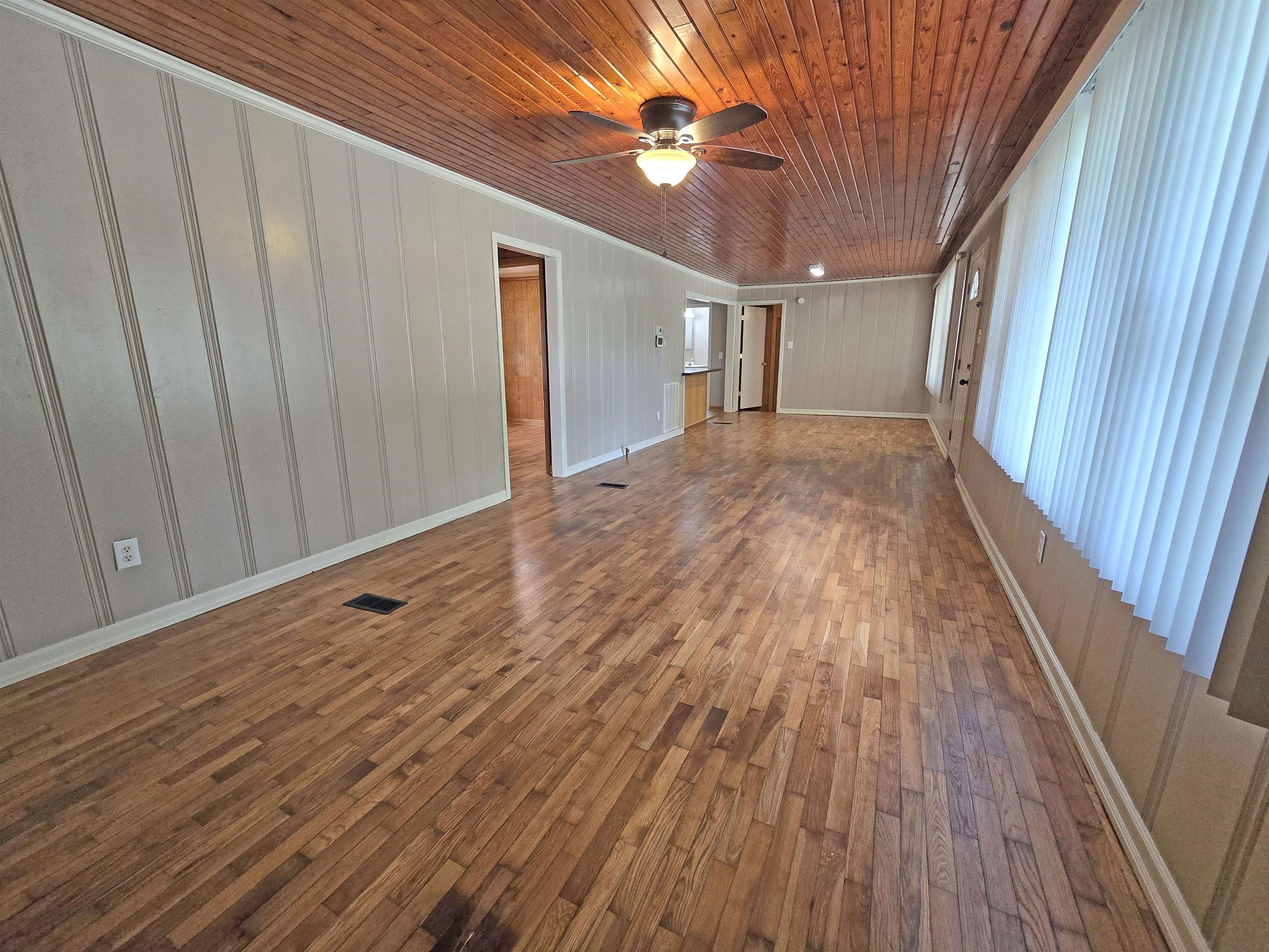 745 Stag Ln Property Photo 7