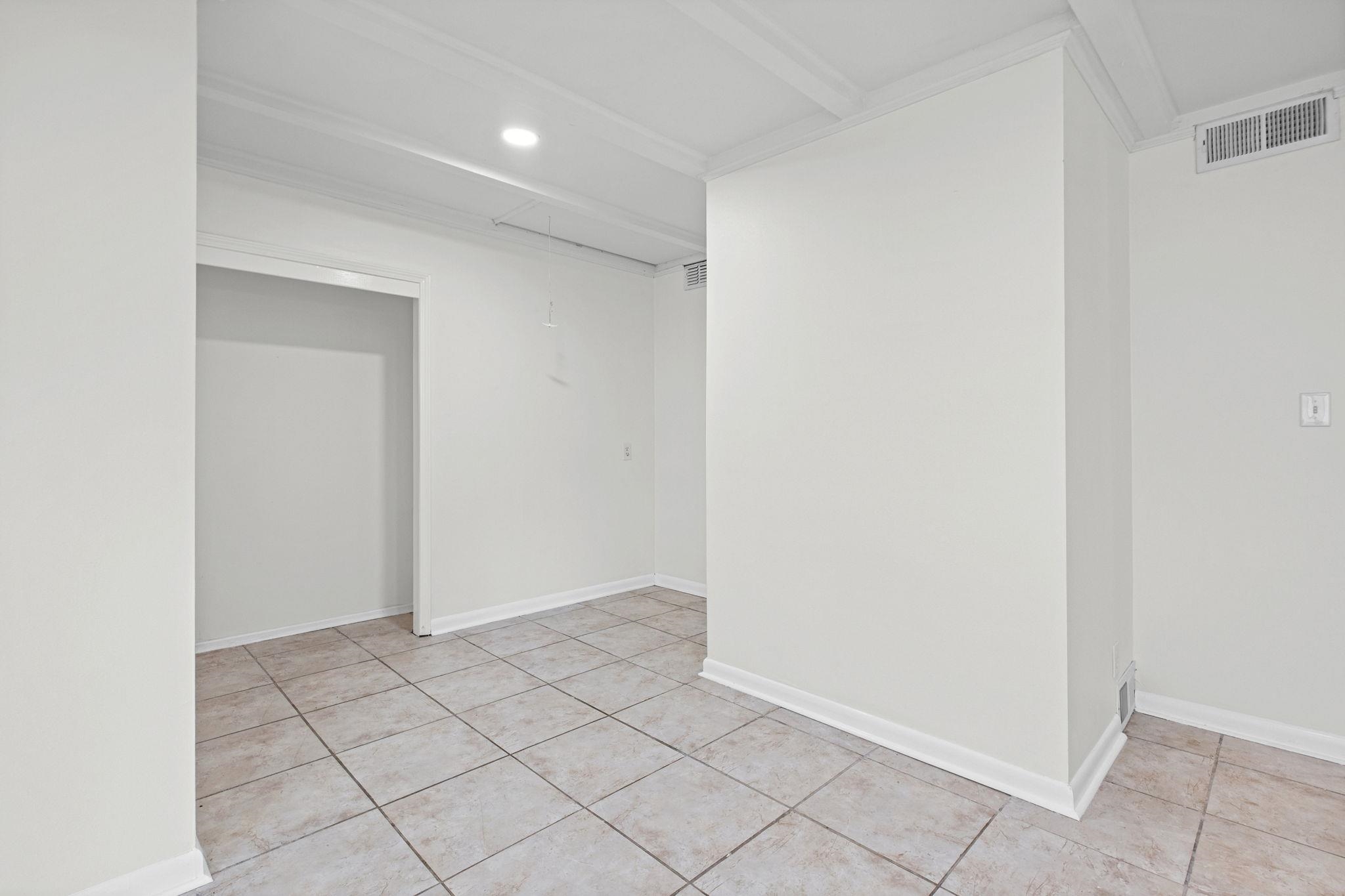 4347 Rhodes Ave Property Photo 12