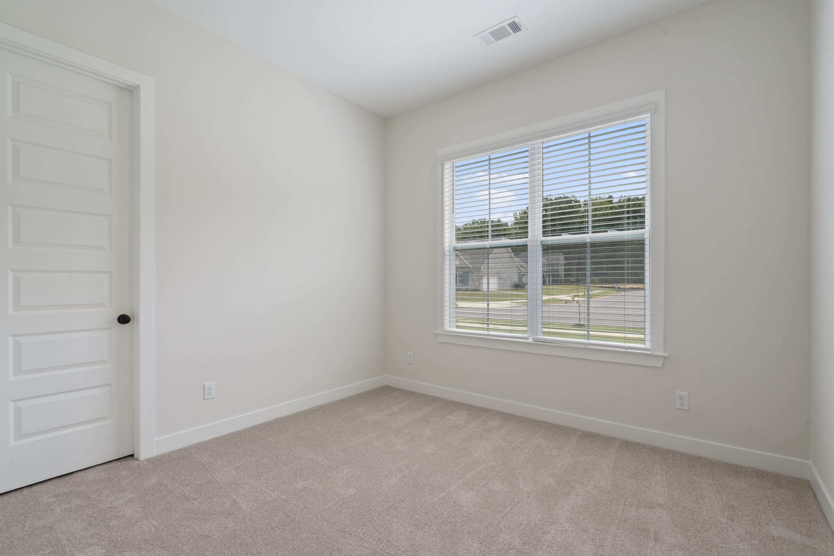 7044 Walker Farms Dr Property Photo 15