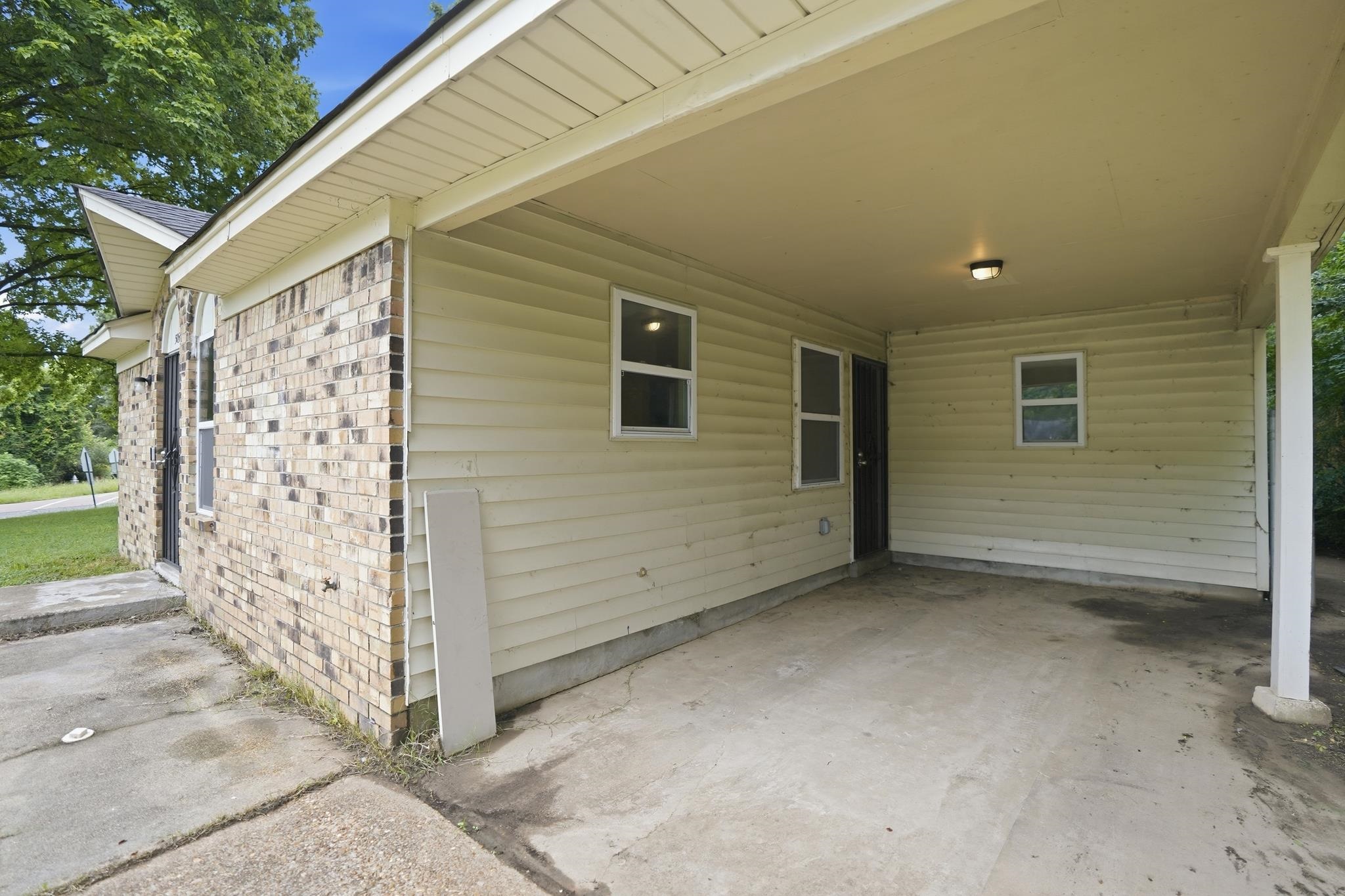 5037 Blacksmith Dr Property Photo 4