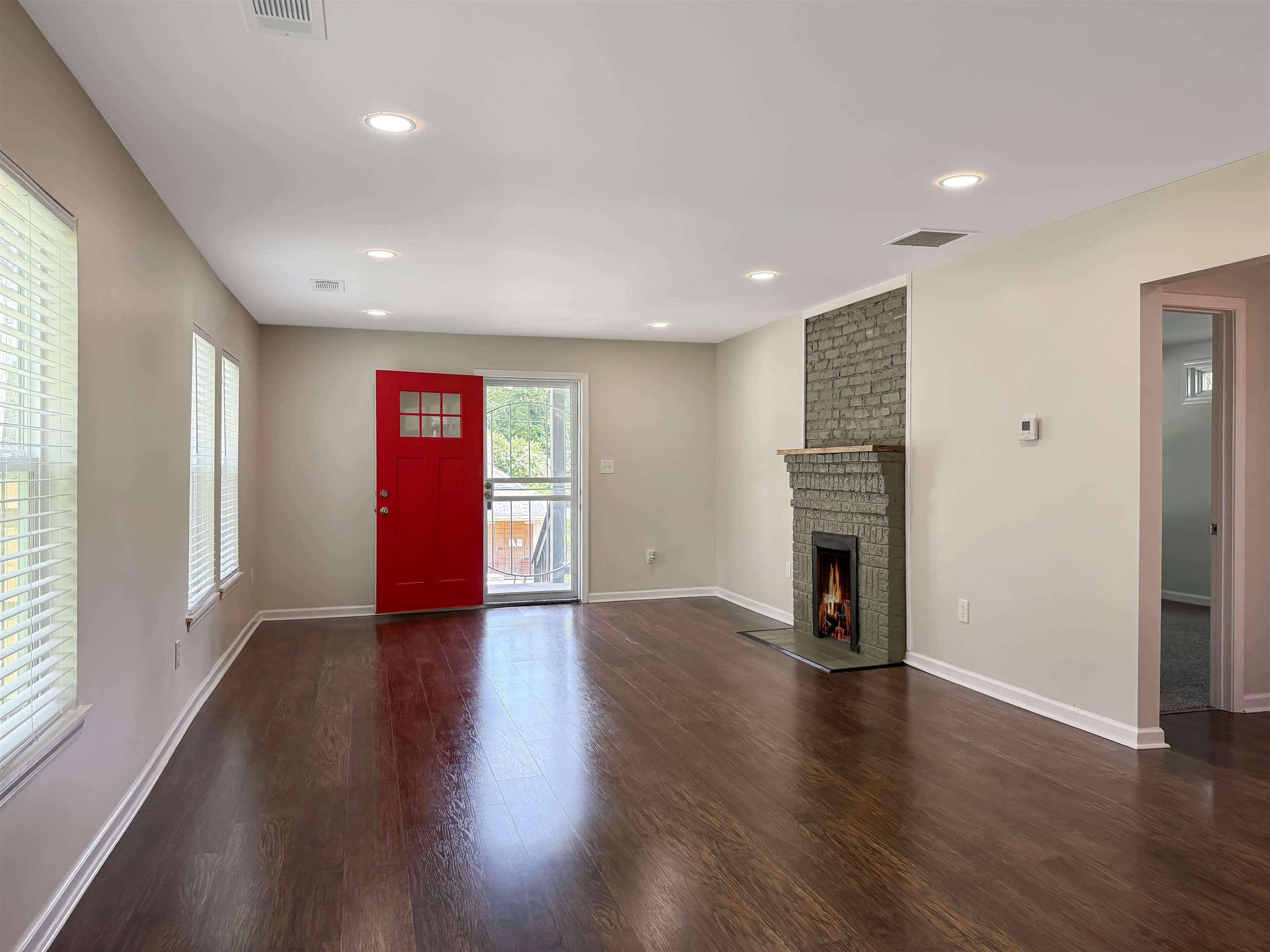 1405 Woodward St Property Photo 2