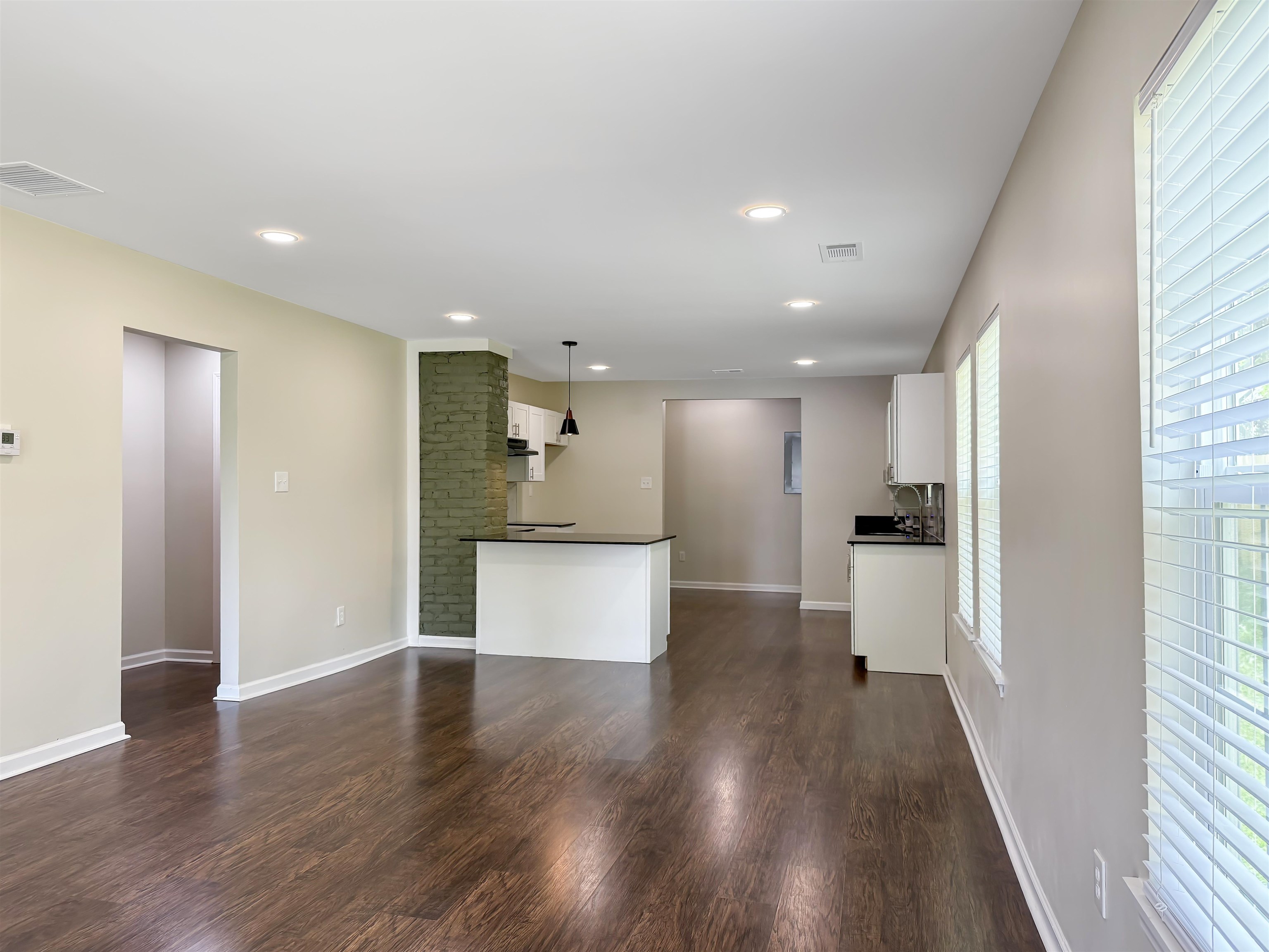1405 Woodward St Property Photo 8