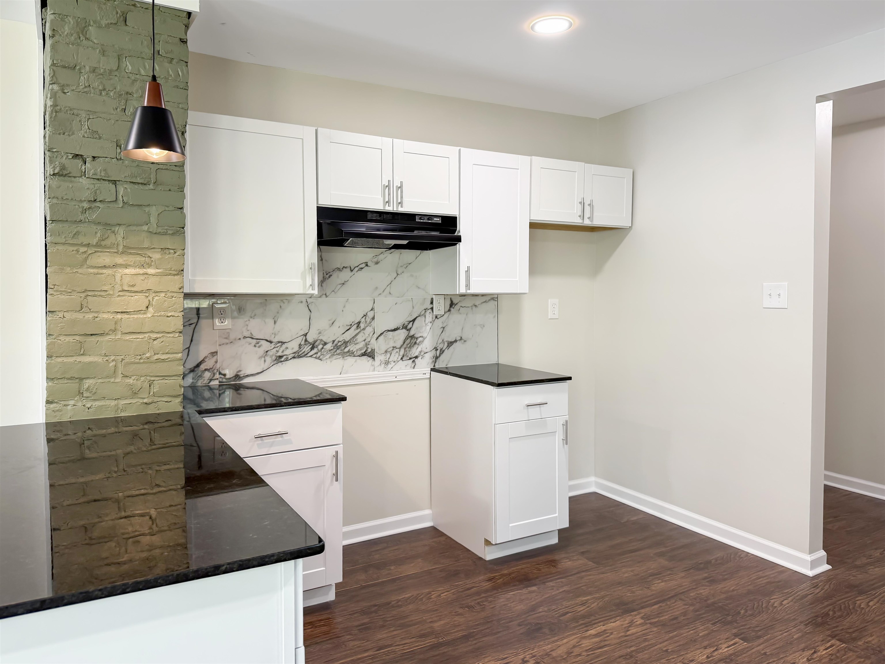 1405 Woodward St Property Photo 11