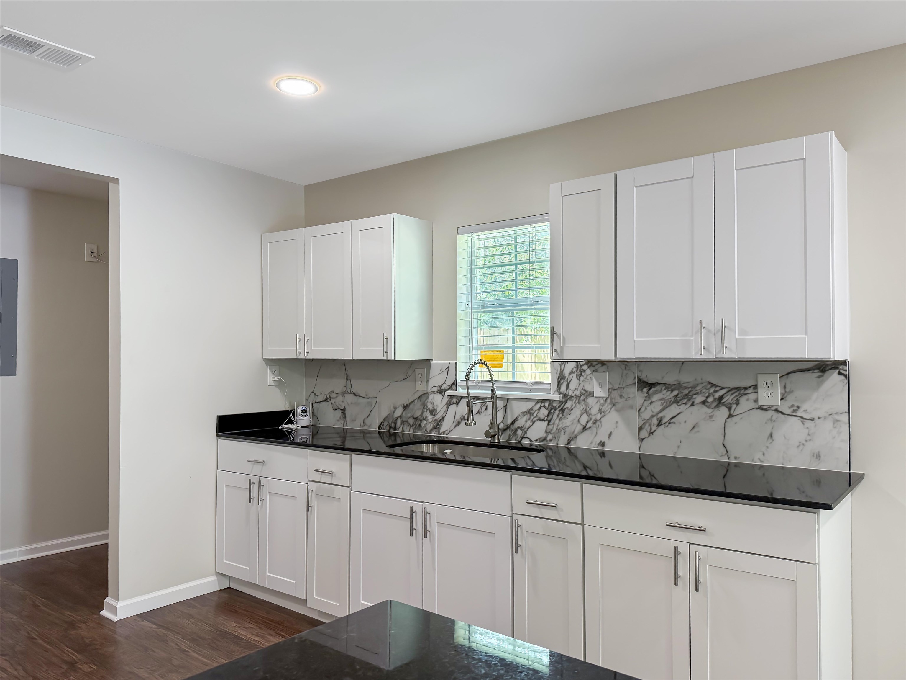 1405 Woodward St Property Photo 12