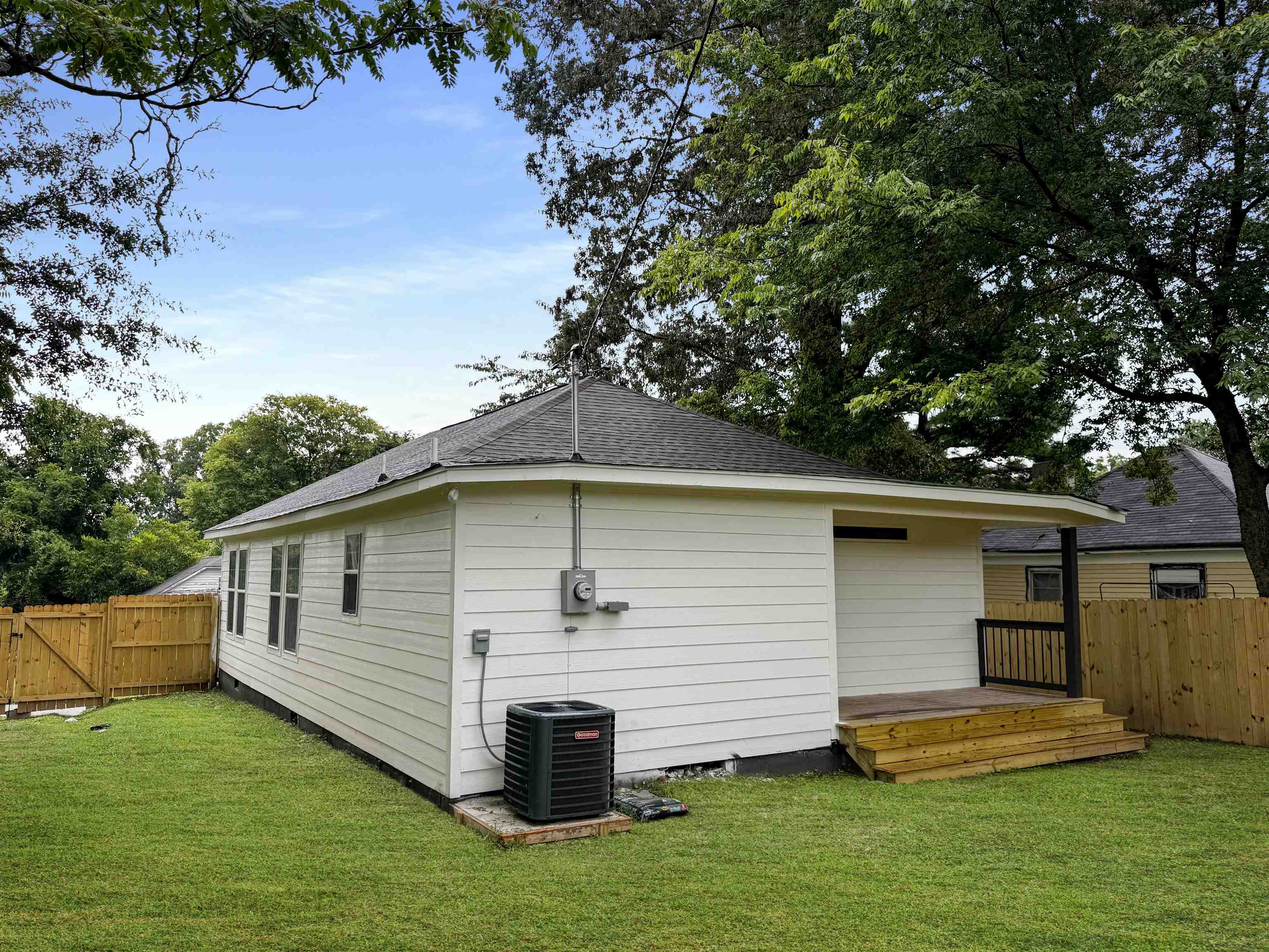 1405 Woodward St Property Photo 19