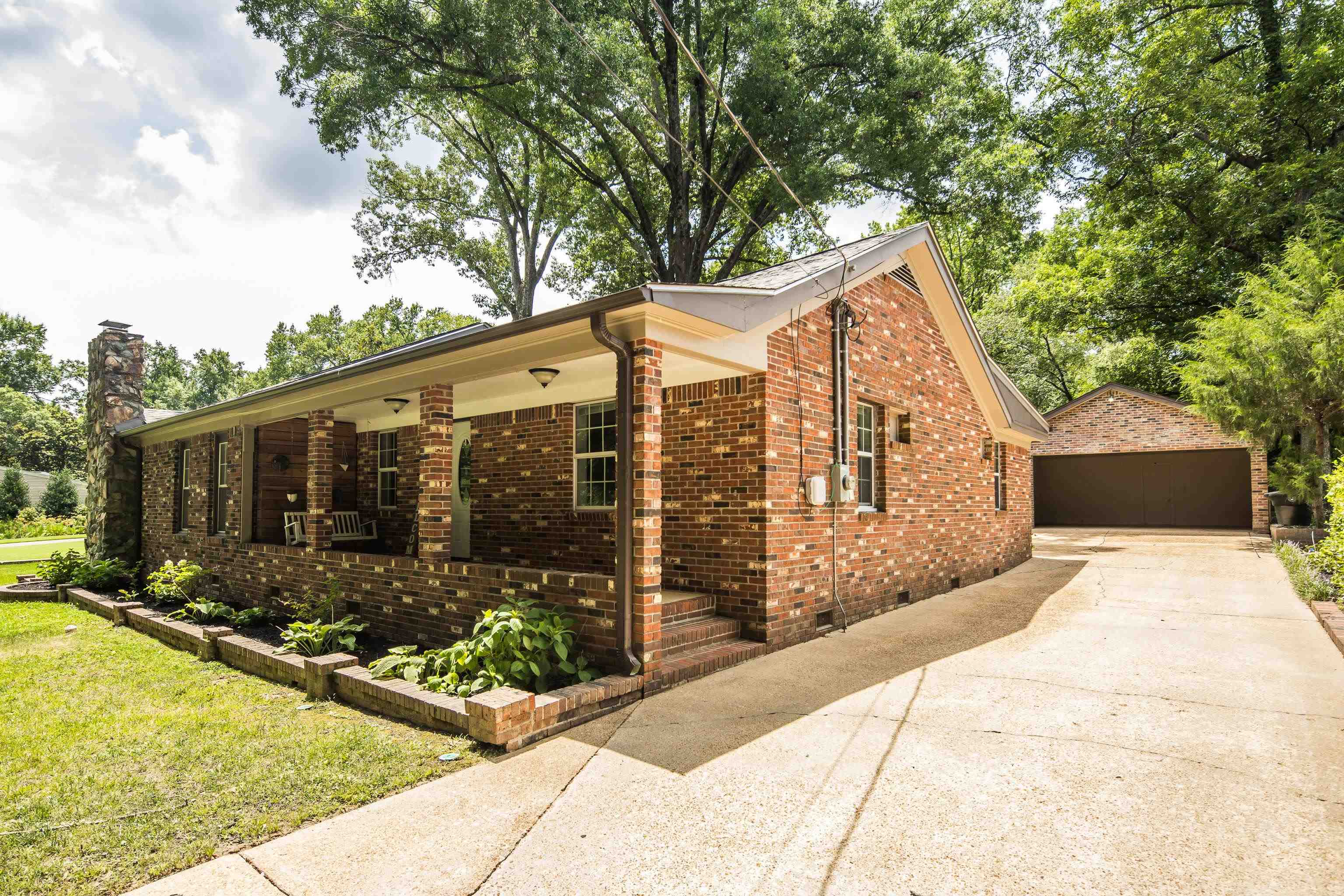 3173 Court St Property Photo 4
