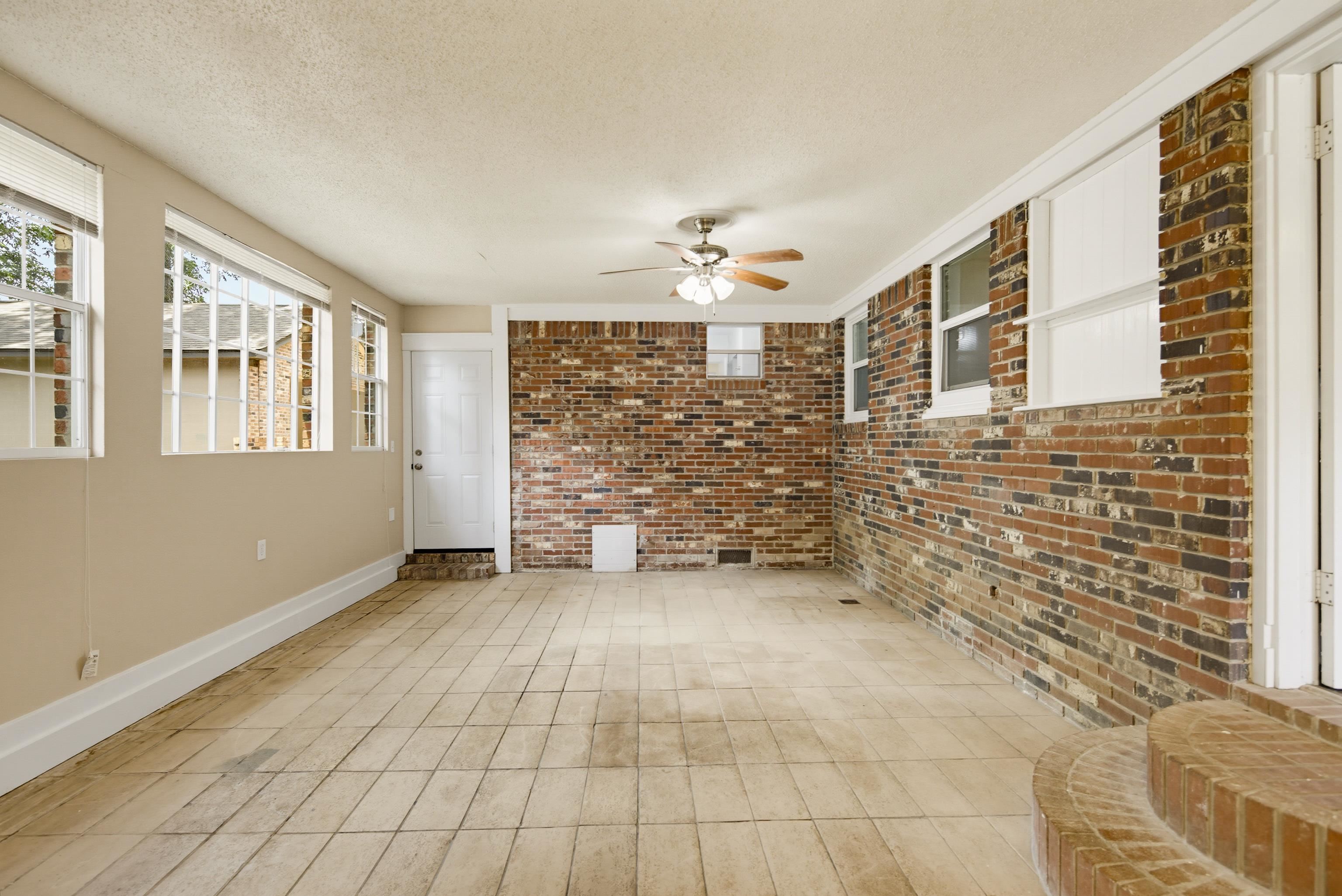 3173 Court St Property Photo 26