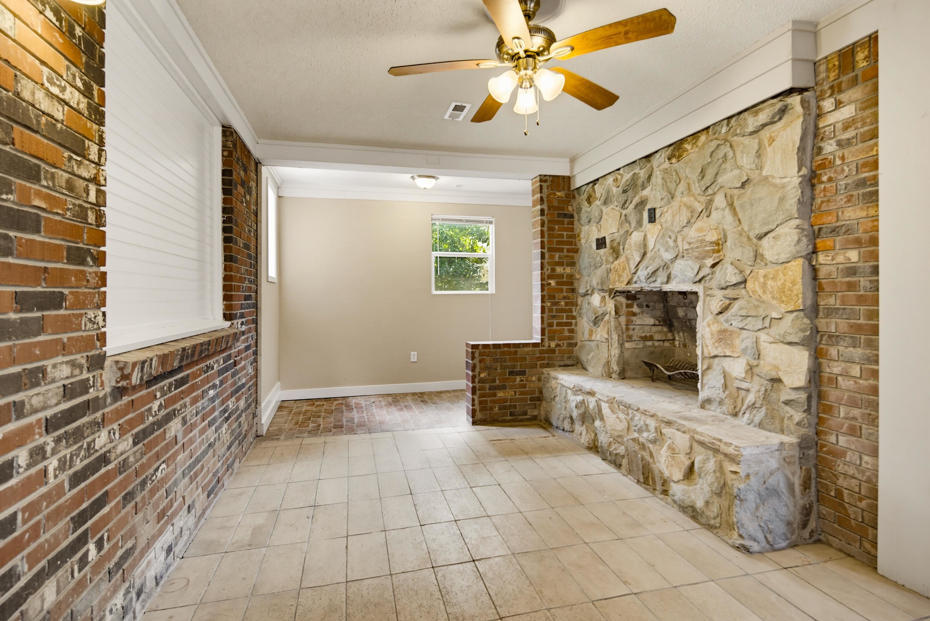 3173 Court St Property Photo 28