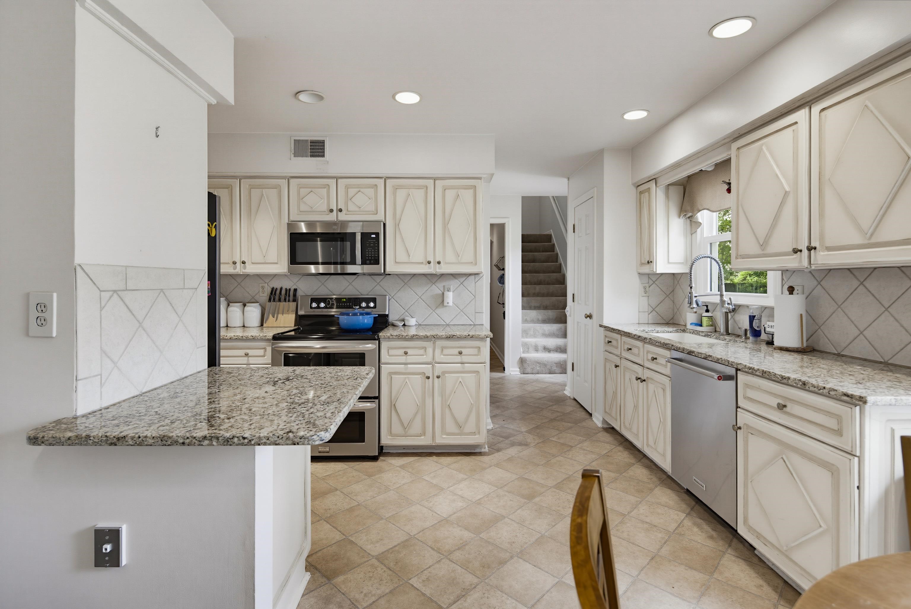 2260 Elderslie Dr Property Photo 14