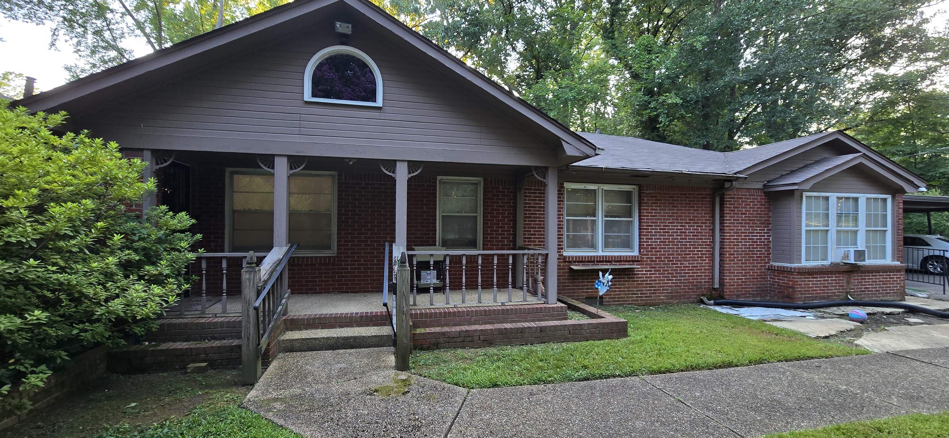 3877 Lakewood Dr Property Photo 1