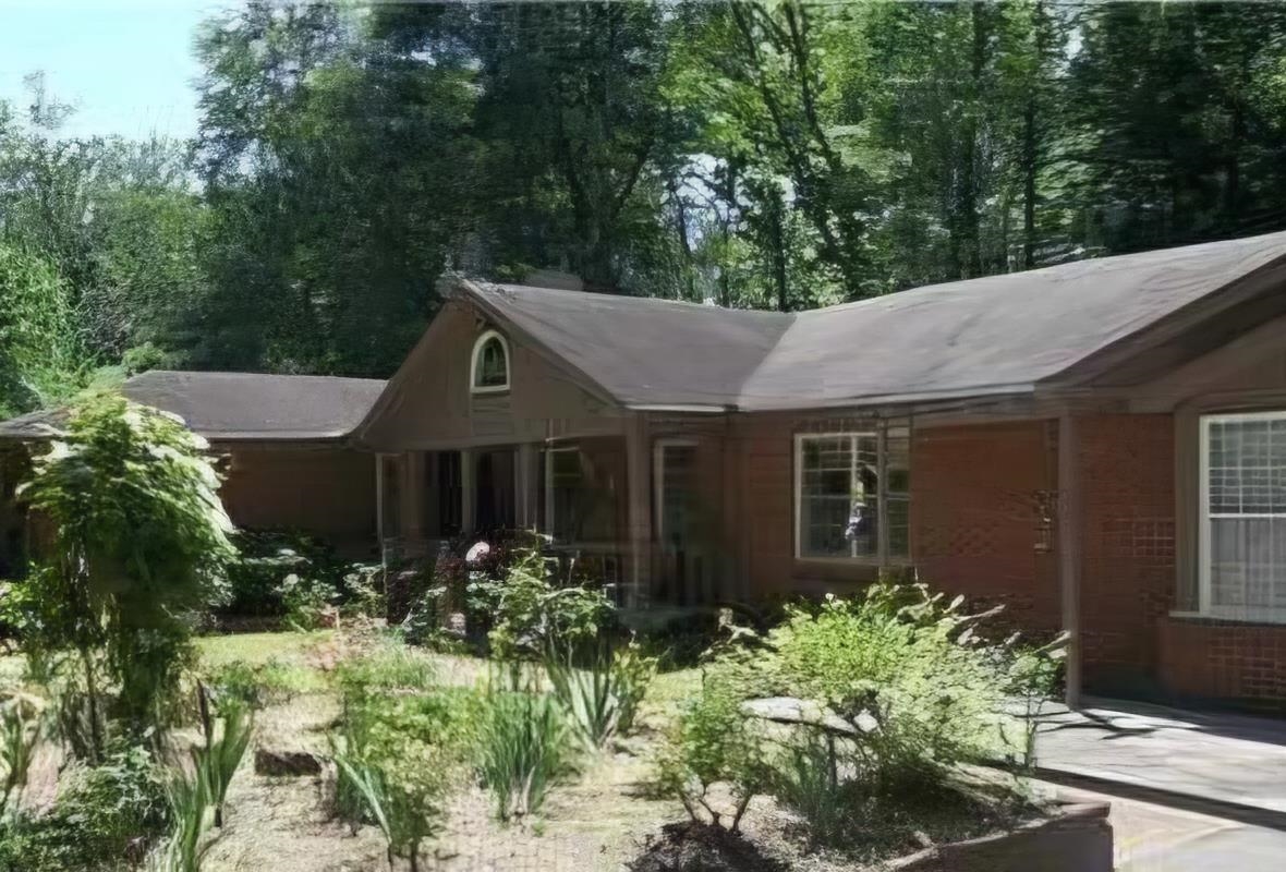 3877 Lakewood Dr Property Photo 3