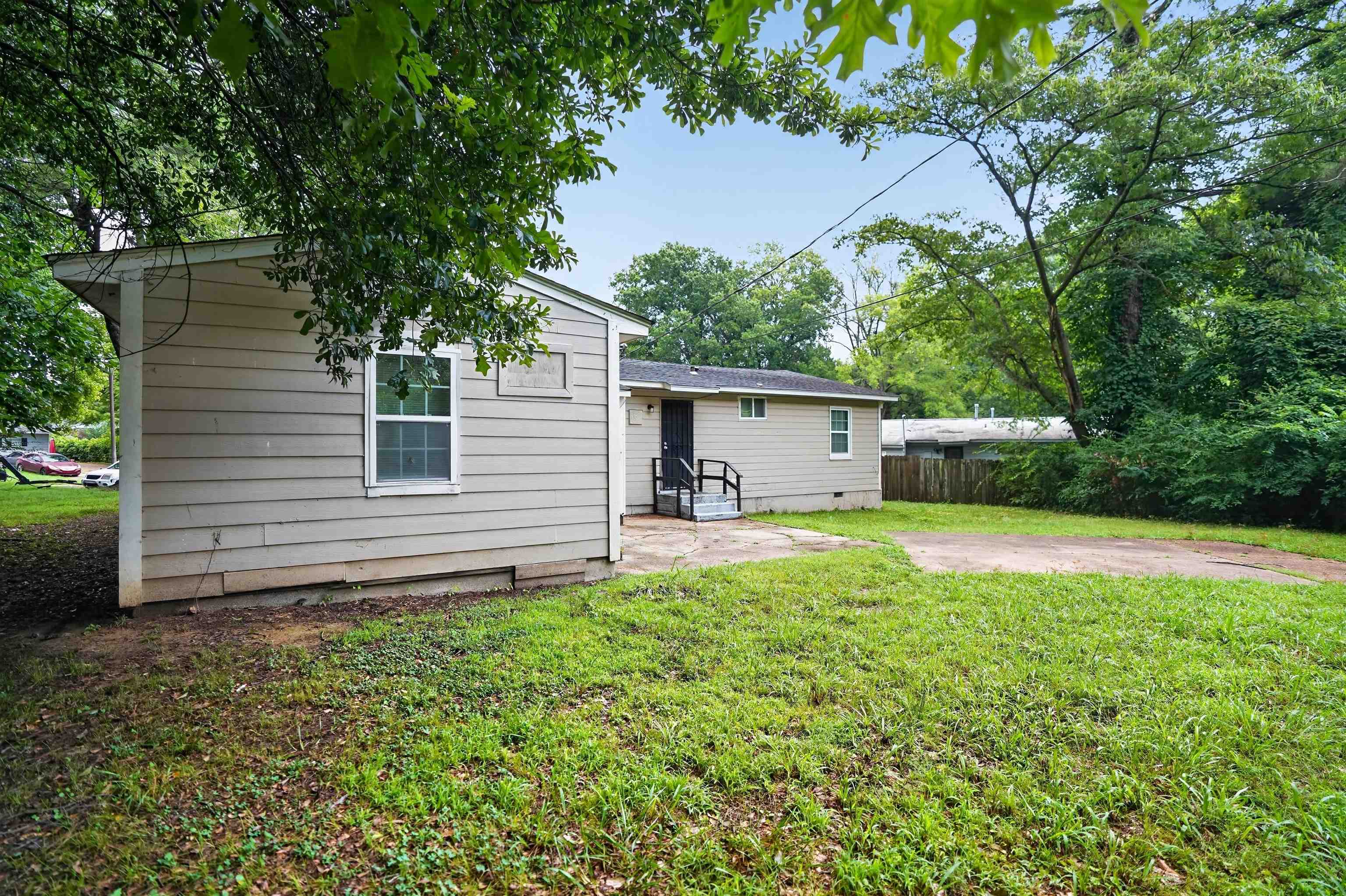 3461 Mark Twain St Property Photo 3