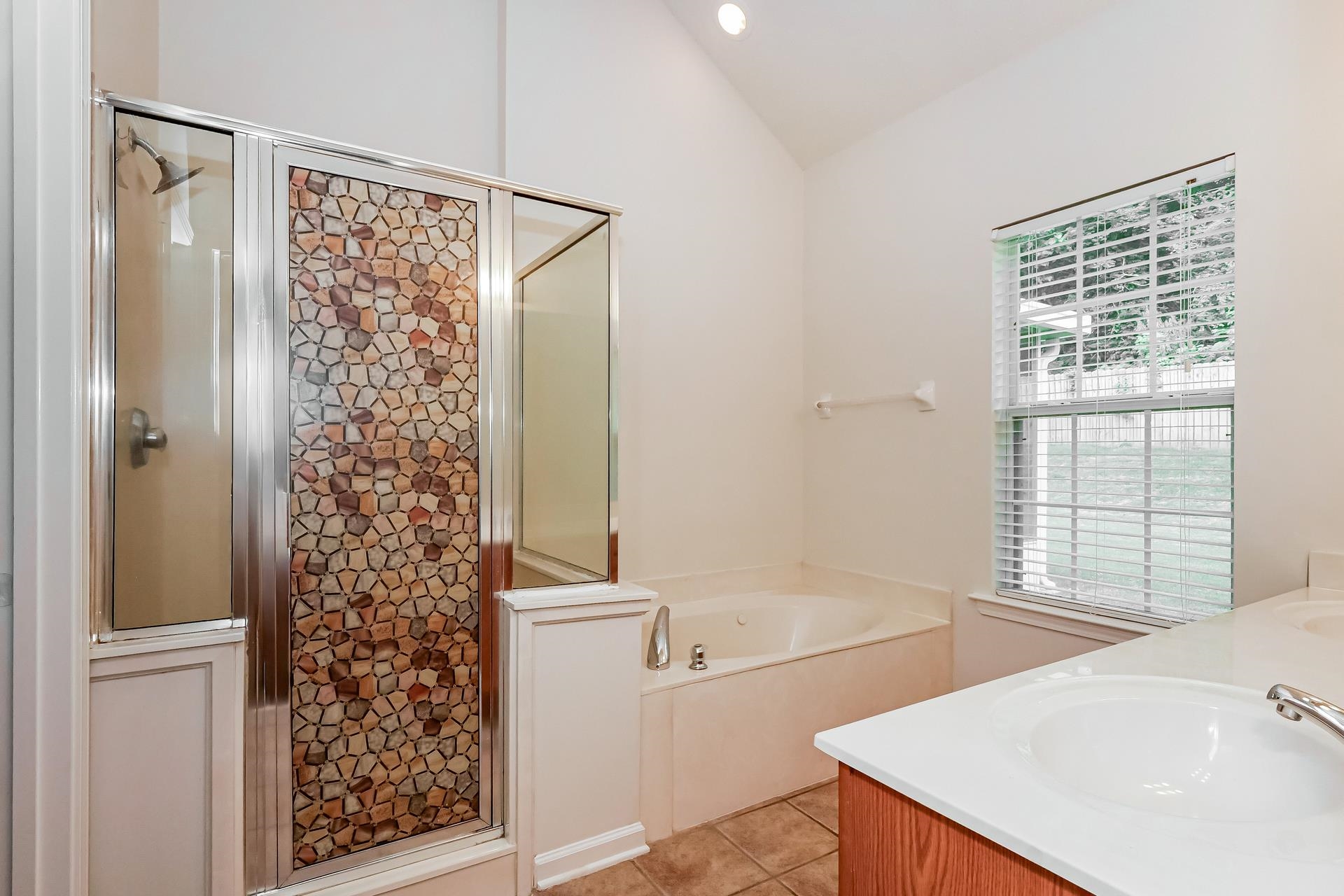 5634 Tulip Grove Dr Property Photo 6