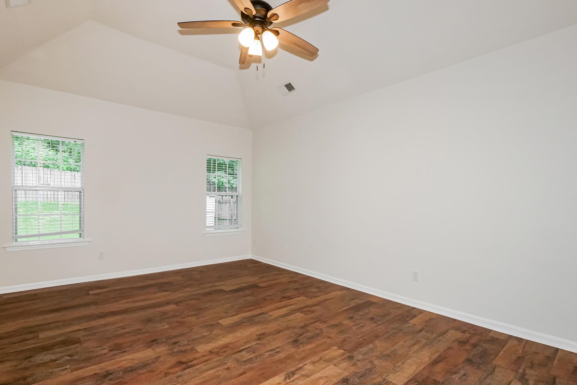 5634 Tulip Grove Dr Property Photo 11