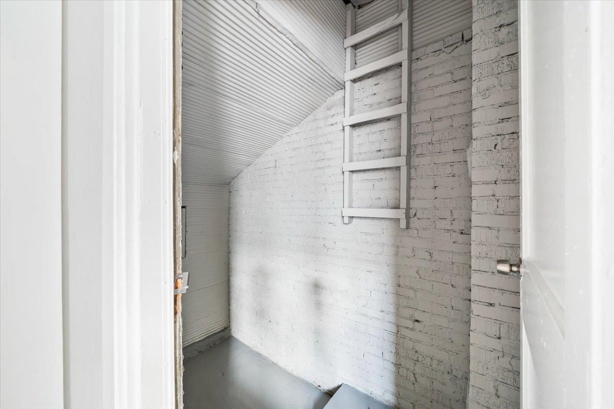 823 N Watkins St Property Photo 17