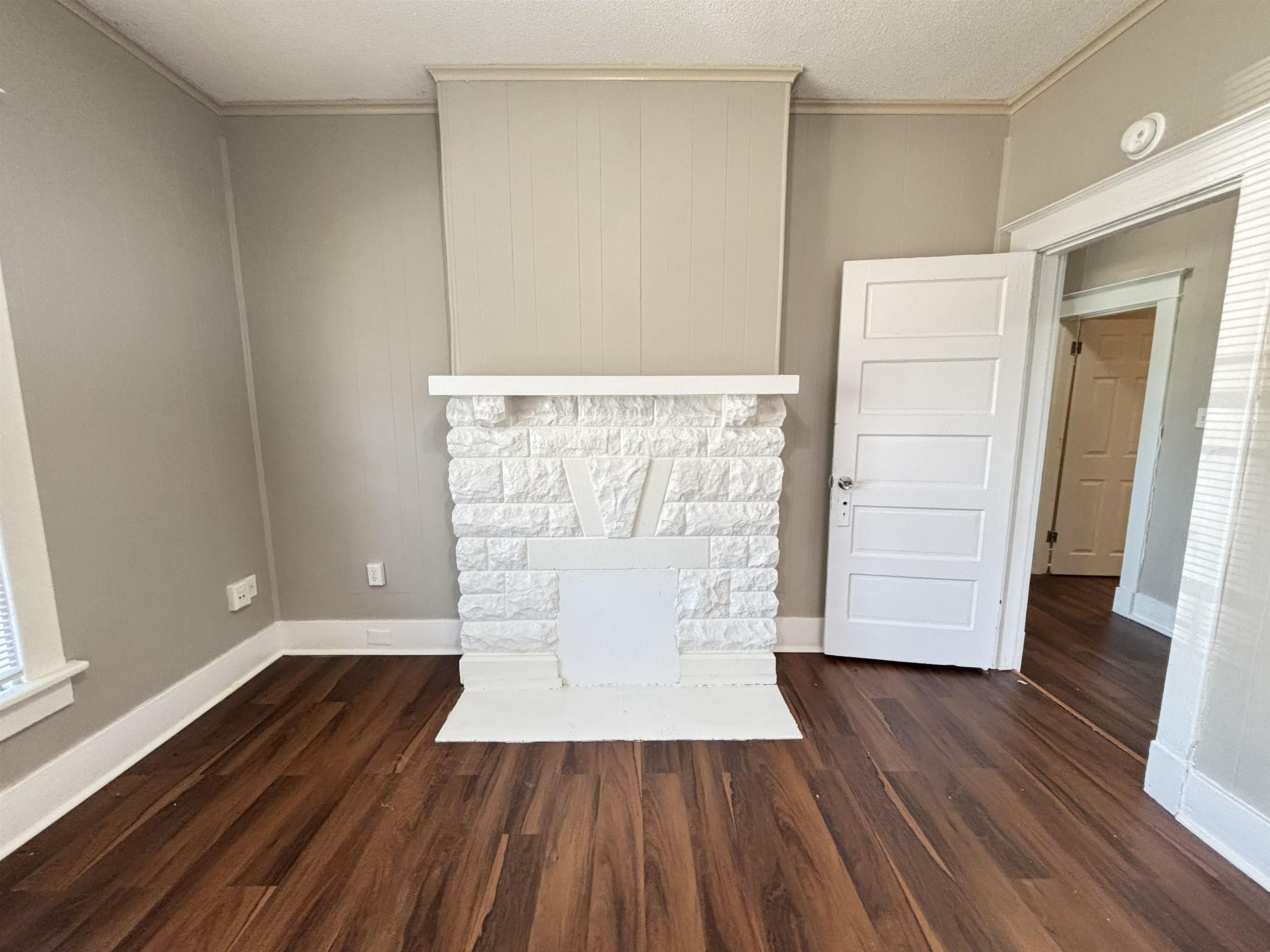 696 Decatur St Property Photo 3