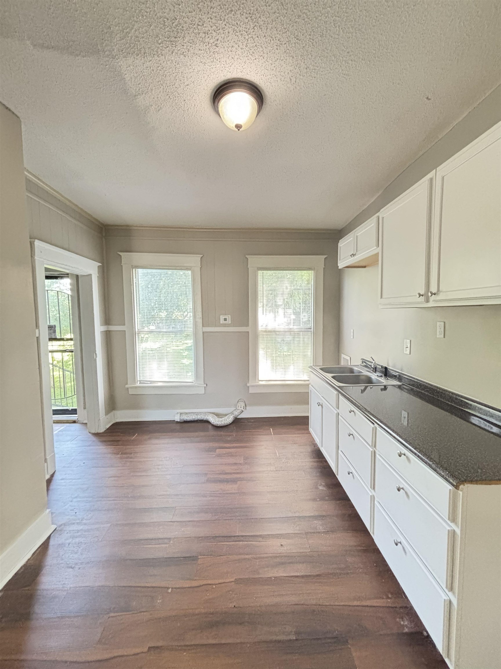 696 Decatur St Property Photo 8