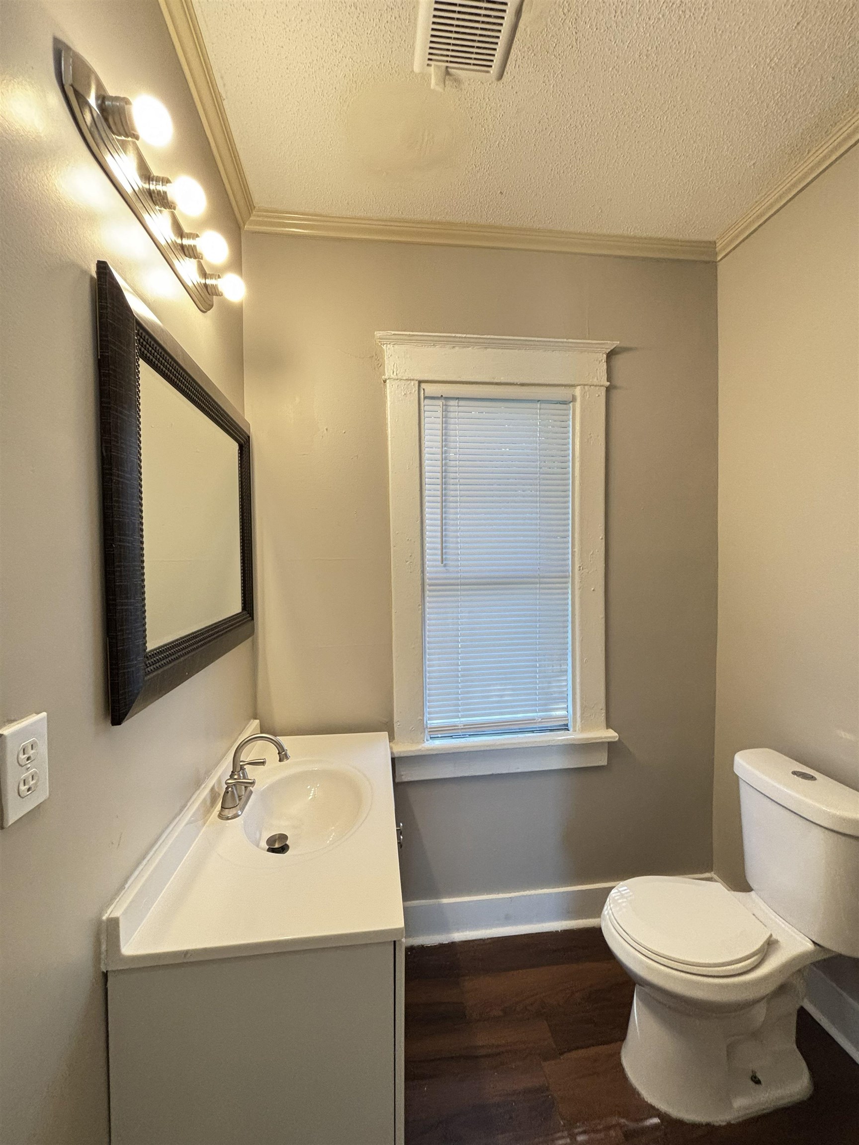 696 Decatur St Property Photo 15