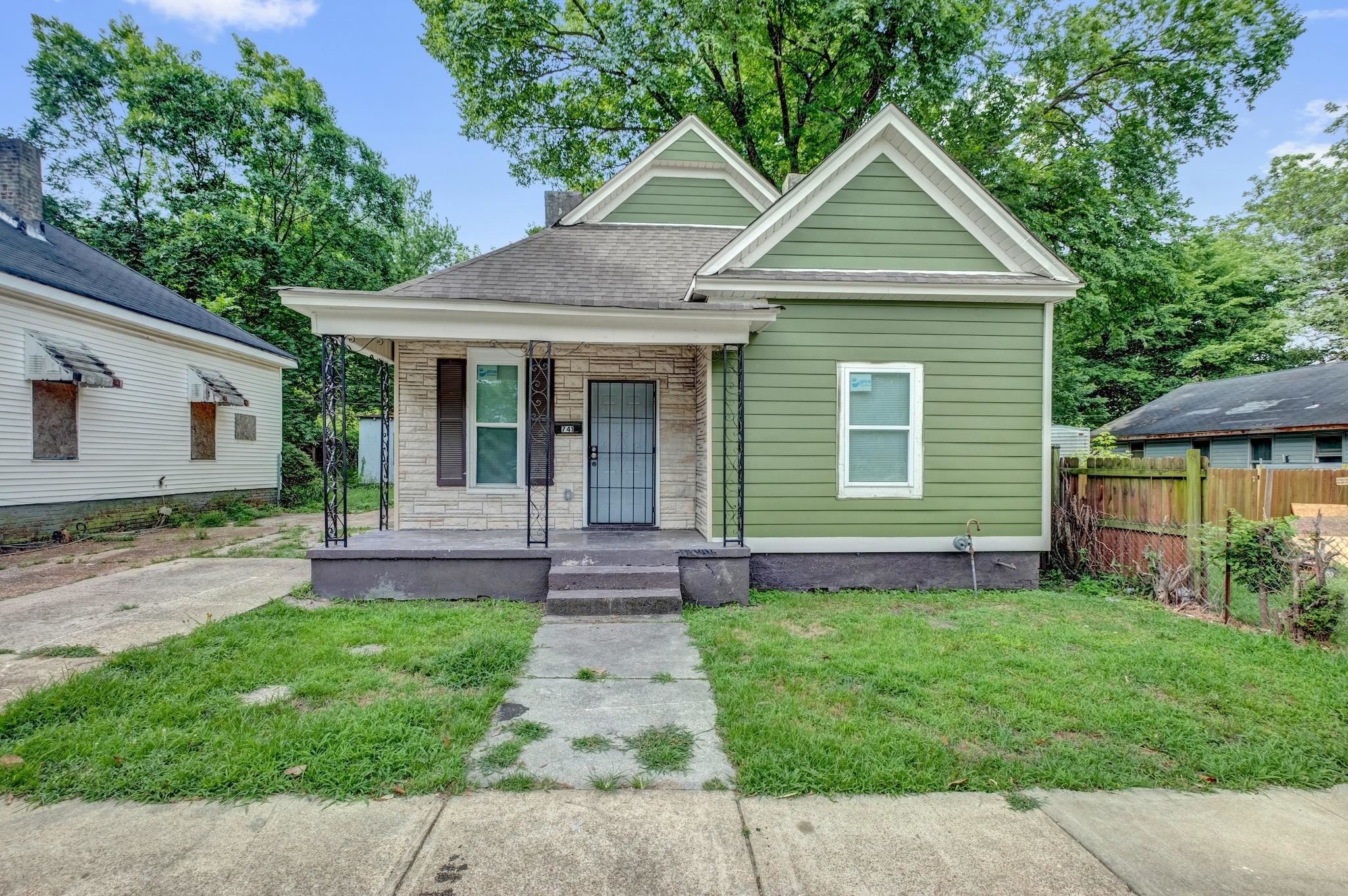 741 E Trigg Ave Property Photo 1