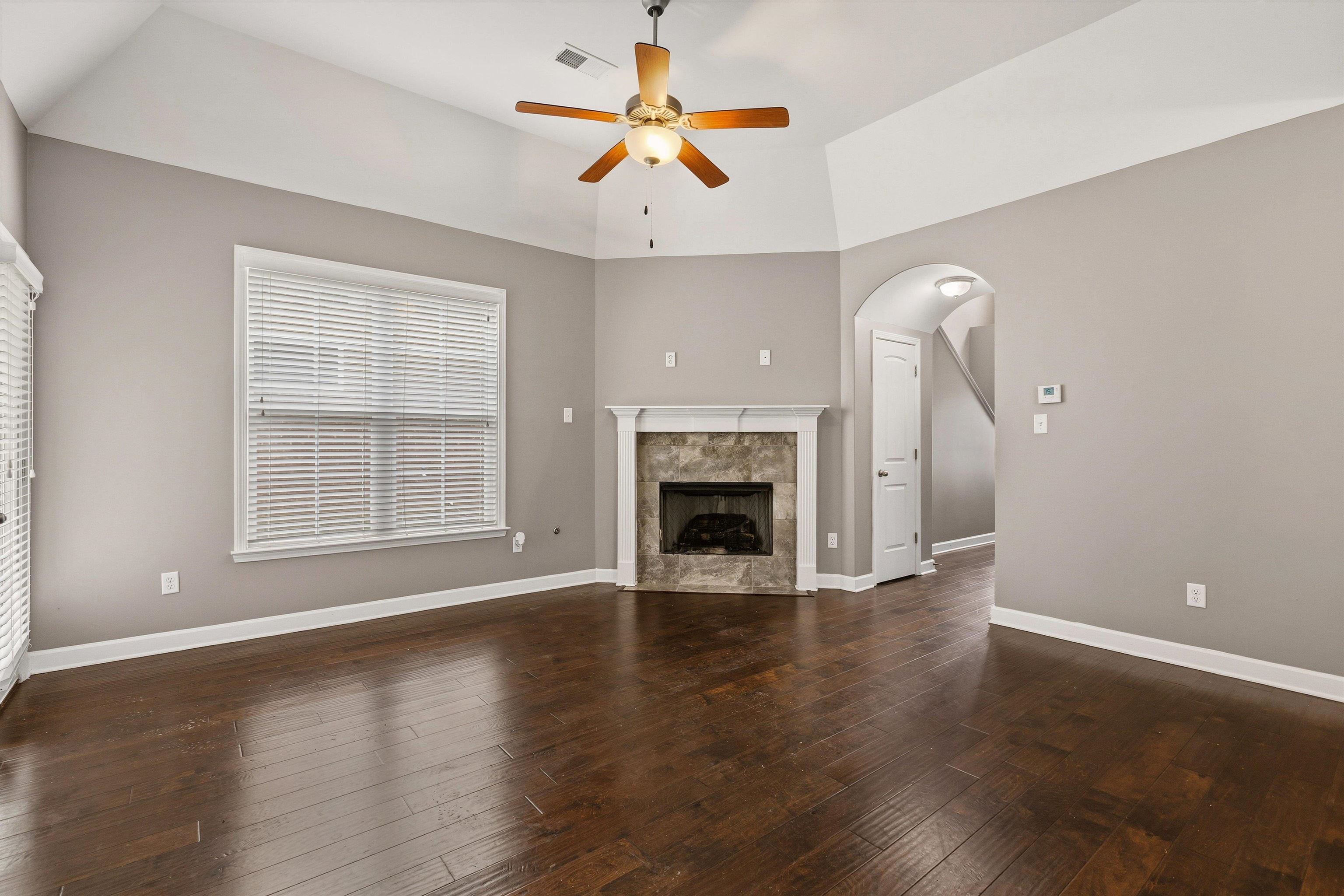 7668 Glen Laurel Way Property Photo 2