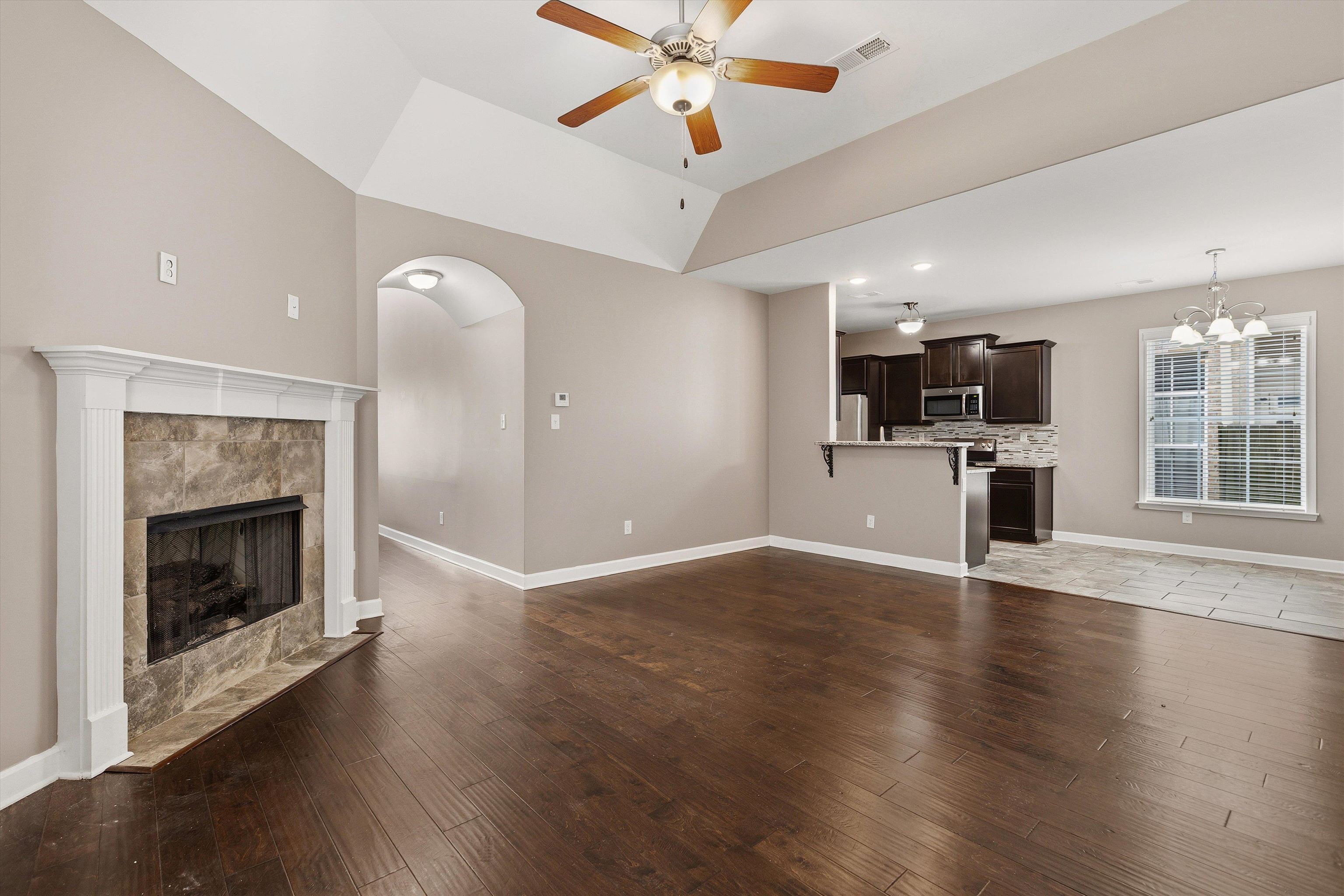 7668 Glen Laurel Way Property Photo 3