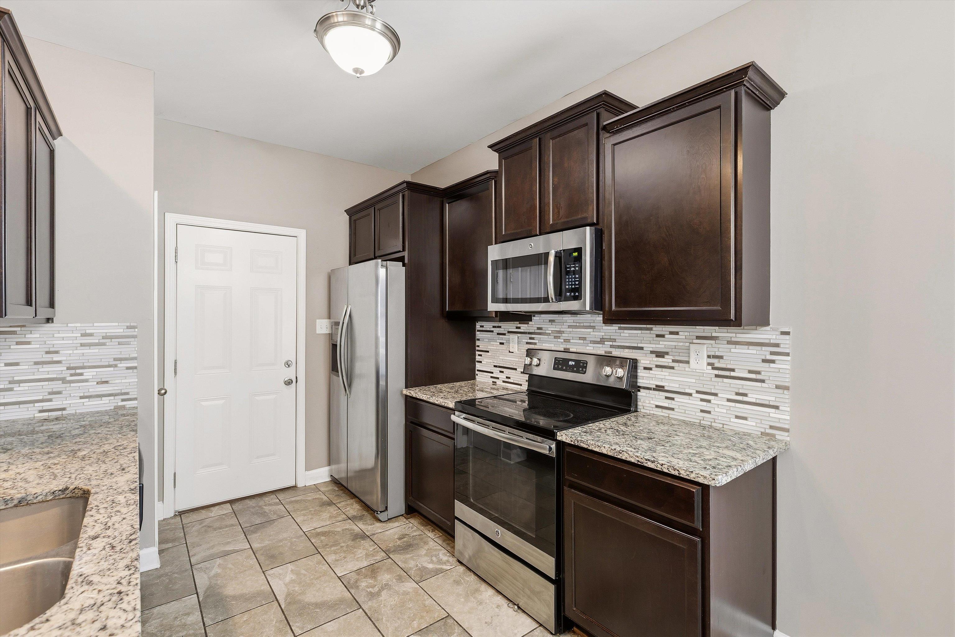 7668 Glen Laurel Way Property Photo 5