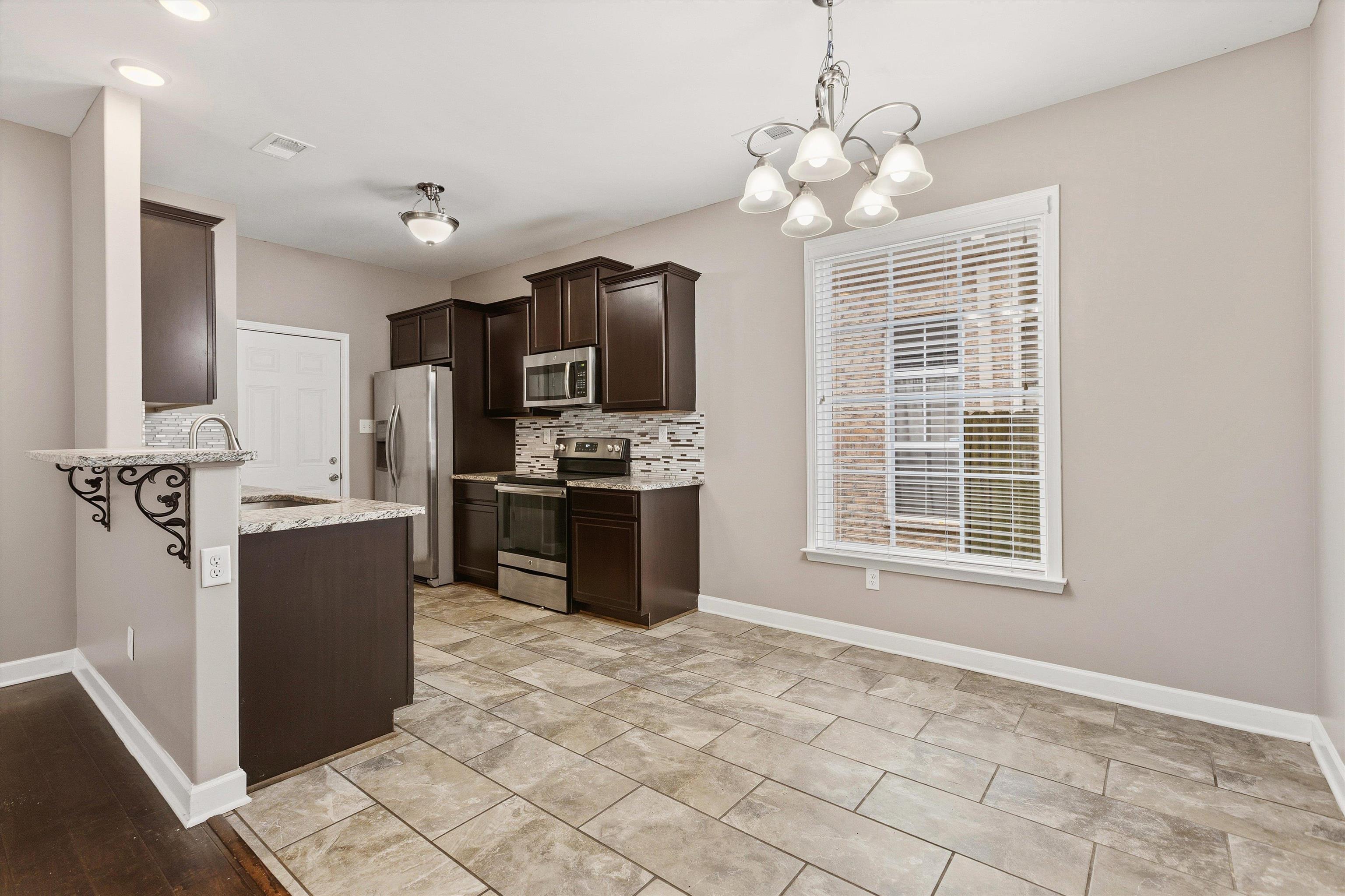 7668 Glen Laurel Way Property Photo 6