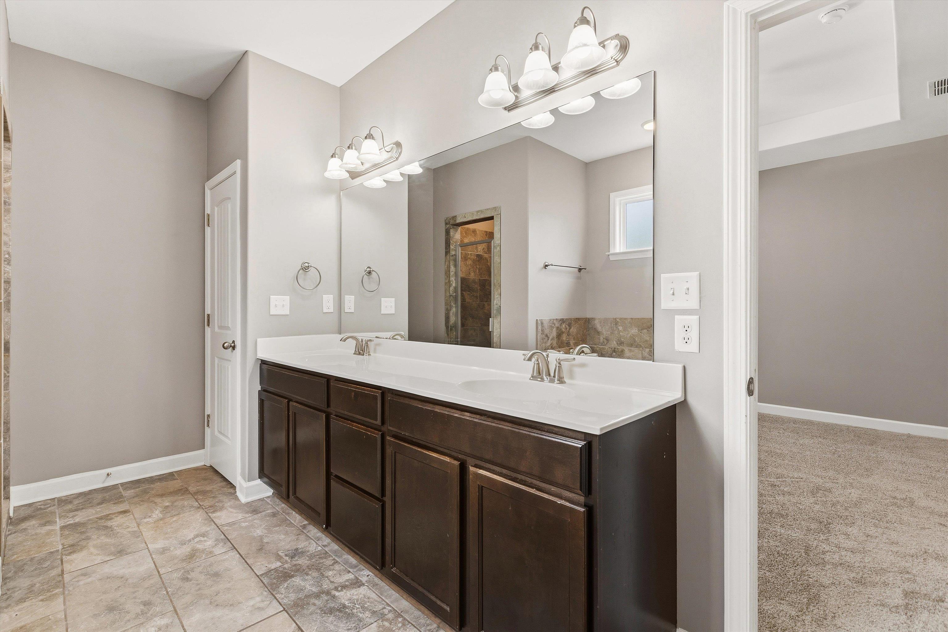 7668 Glen Laurel Way Property Photo 11