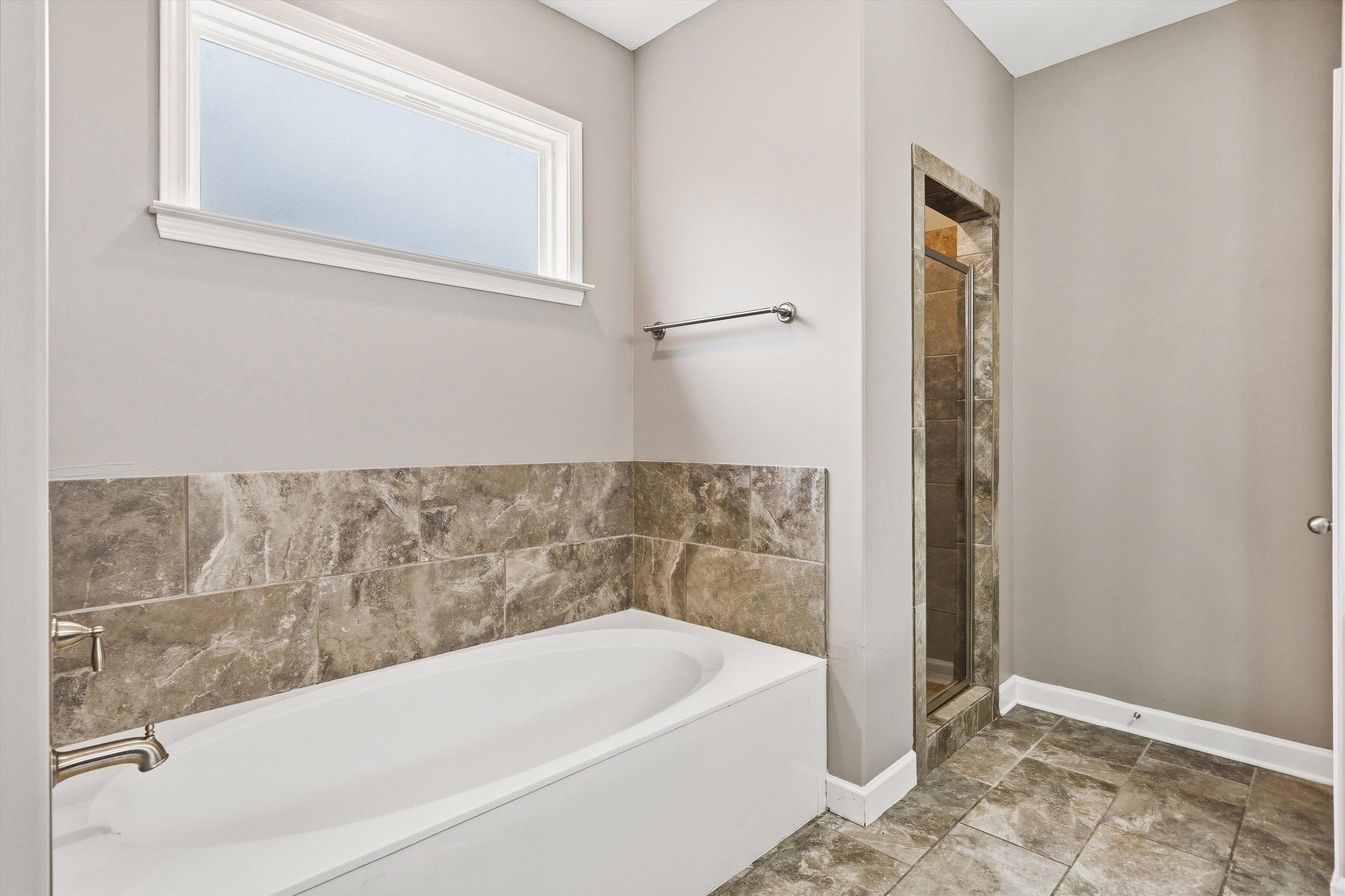 7668 Glen Laurel Way Property Photo 12