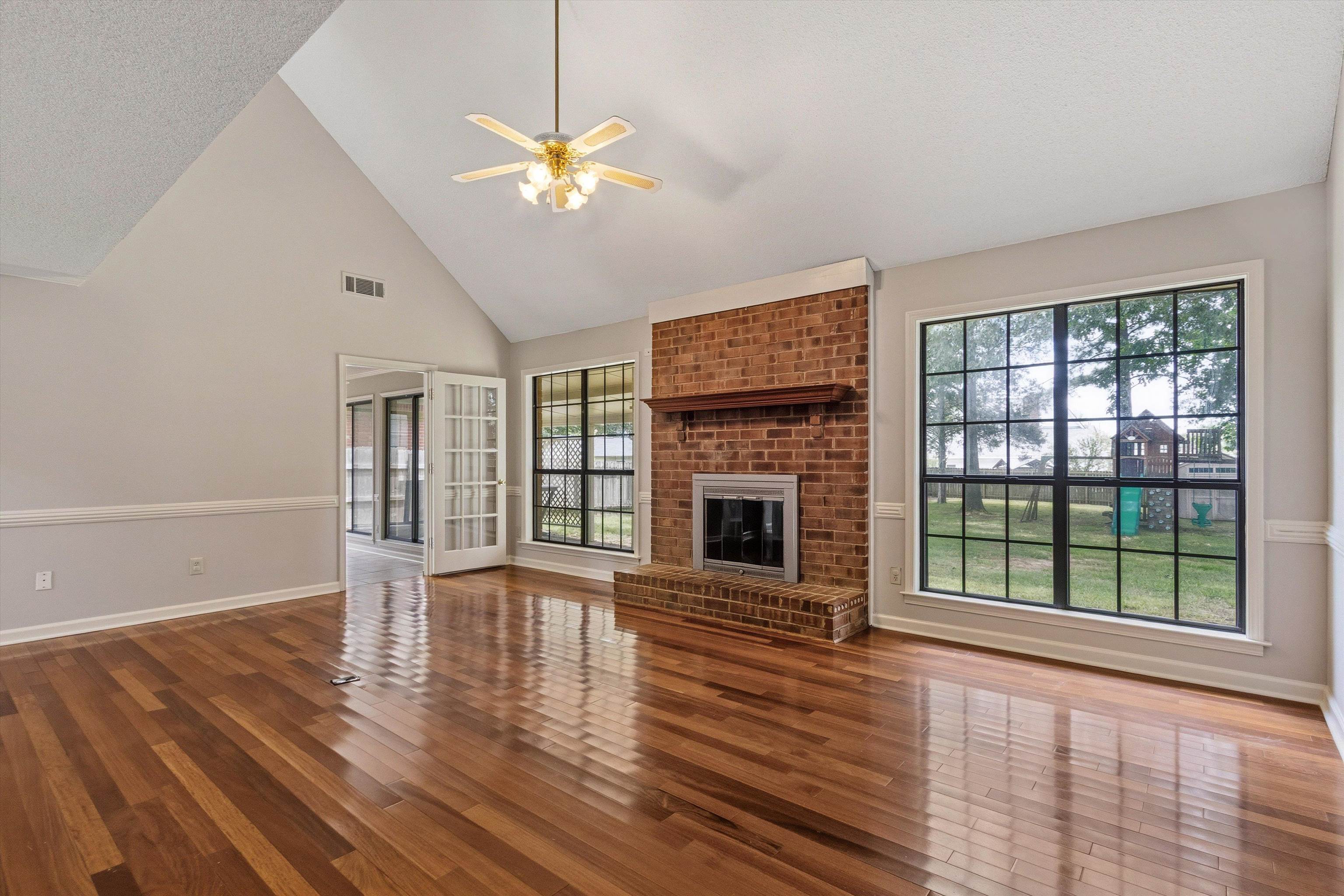 3738 Brook Trail Ln Property Photo 3