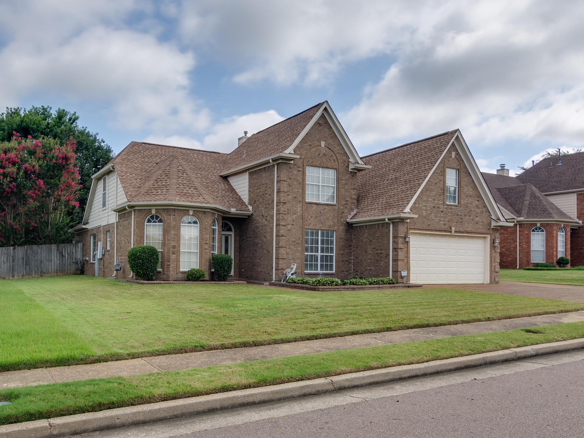 7326 PINNACLE OAKS DR Property Photo 1