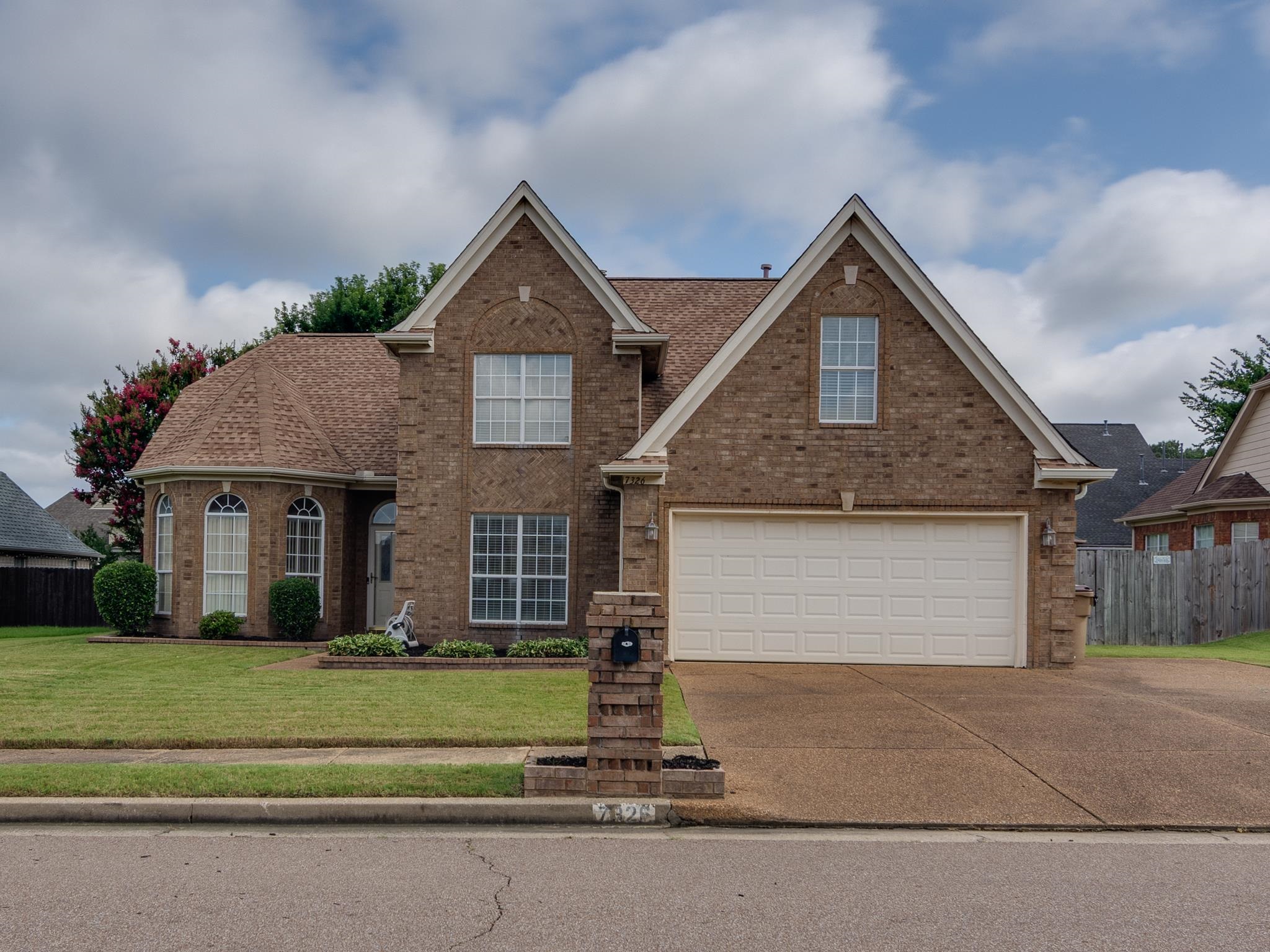 7326 Pinnacle Oaks Dr Property Photo 2